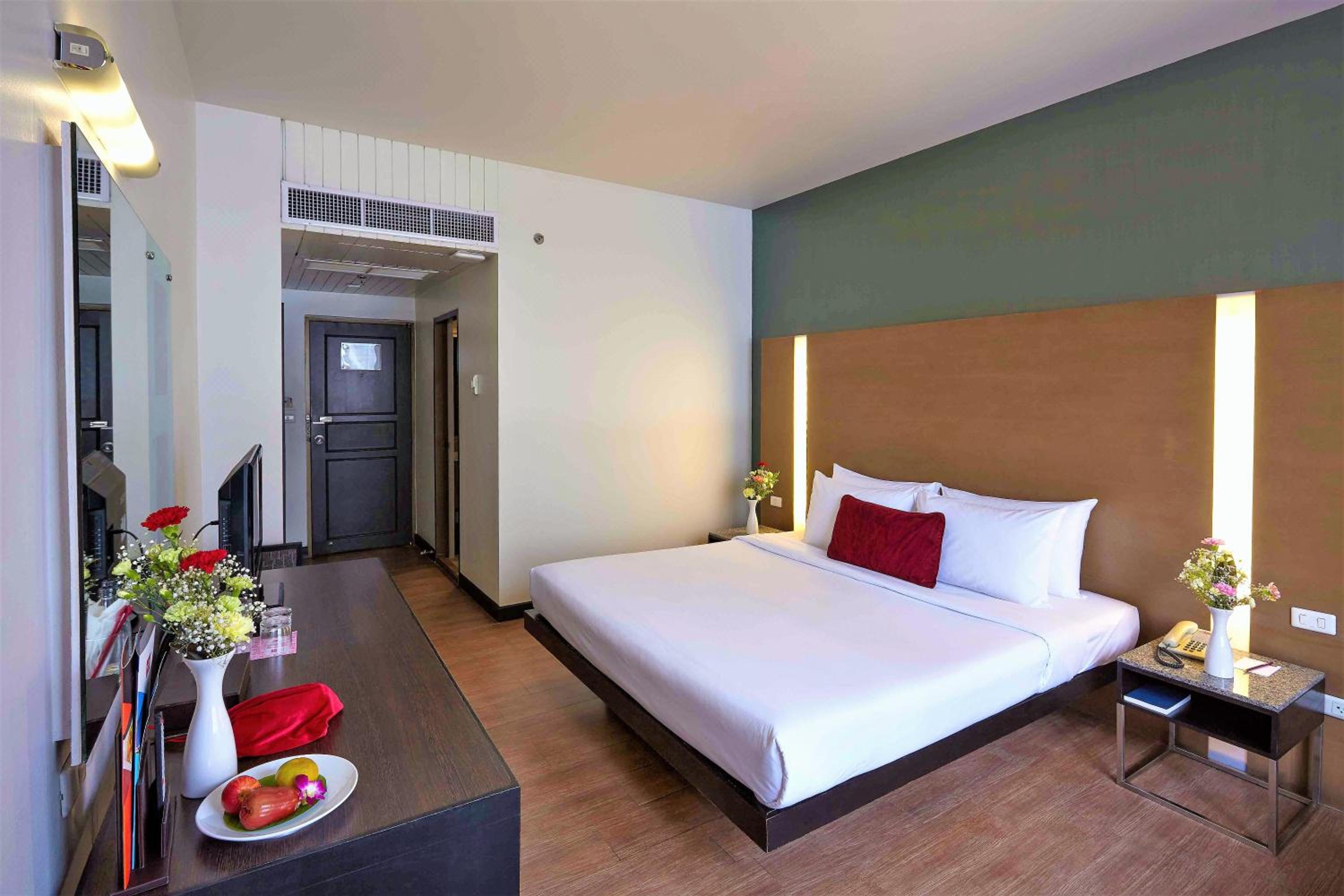 Standard Double Bed Square Wing