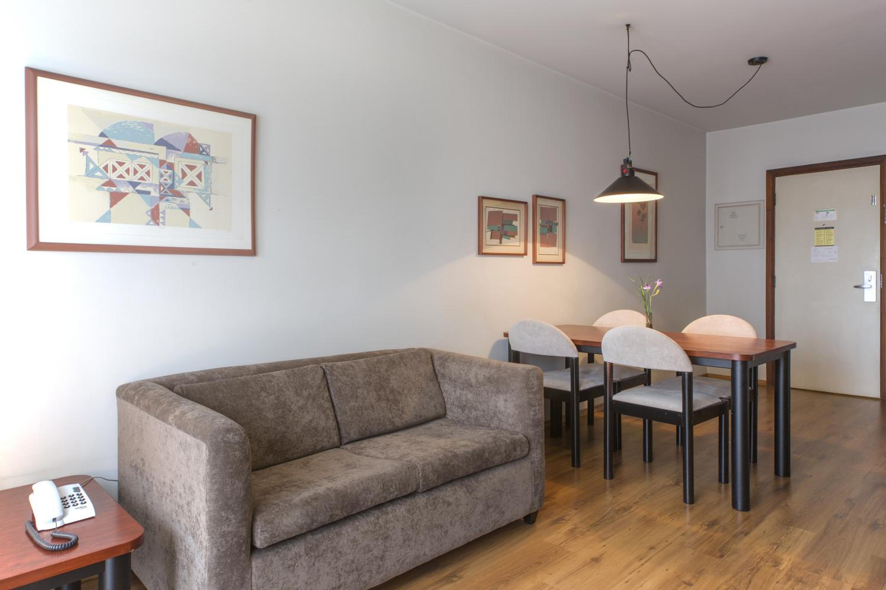 One-Bedroom Apartment with Twin Beds