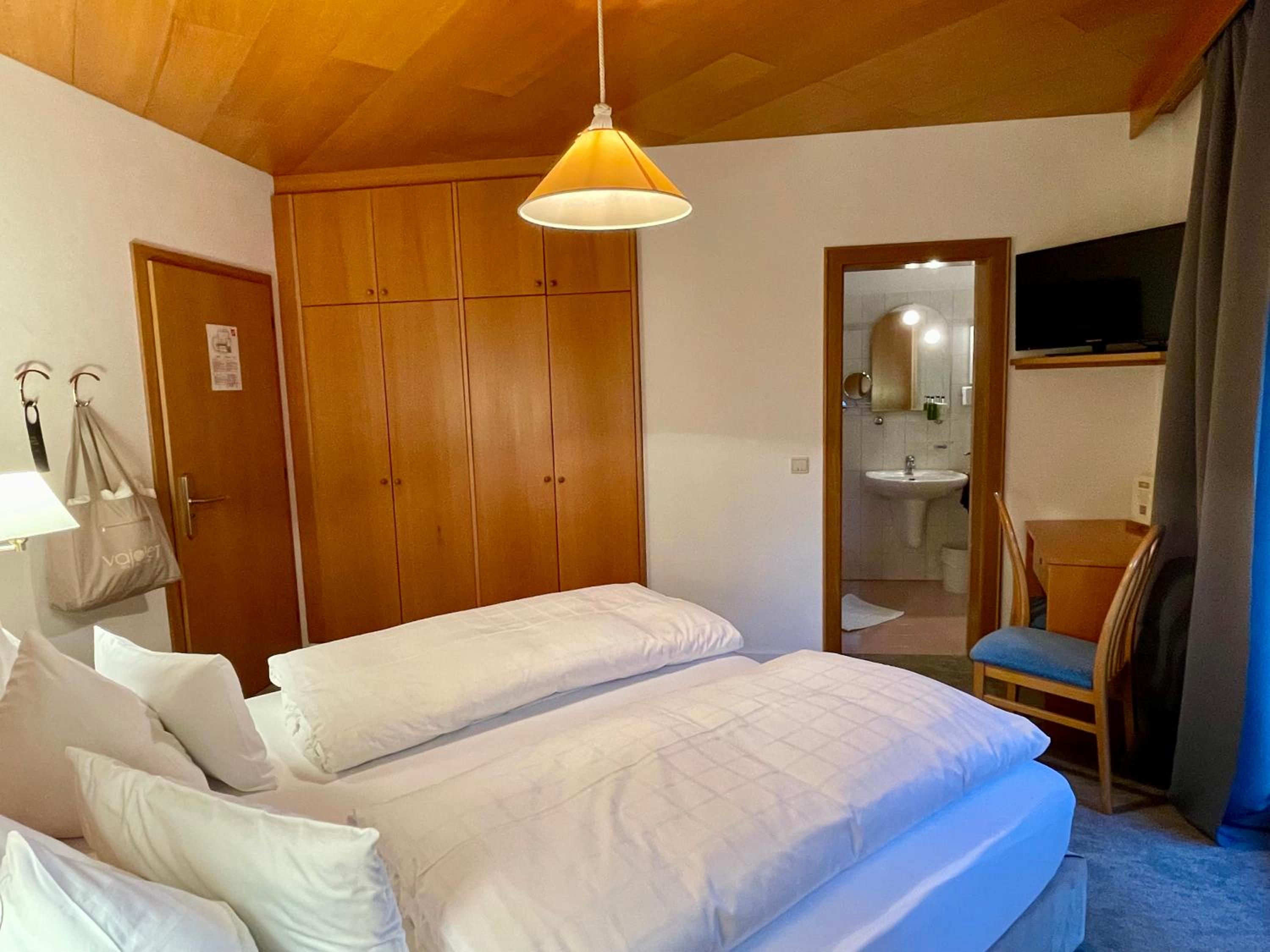 Economy Double Room with Balcony photo 2