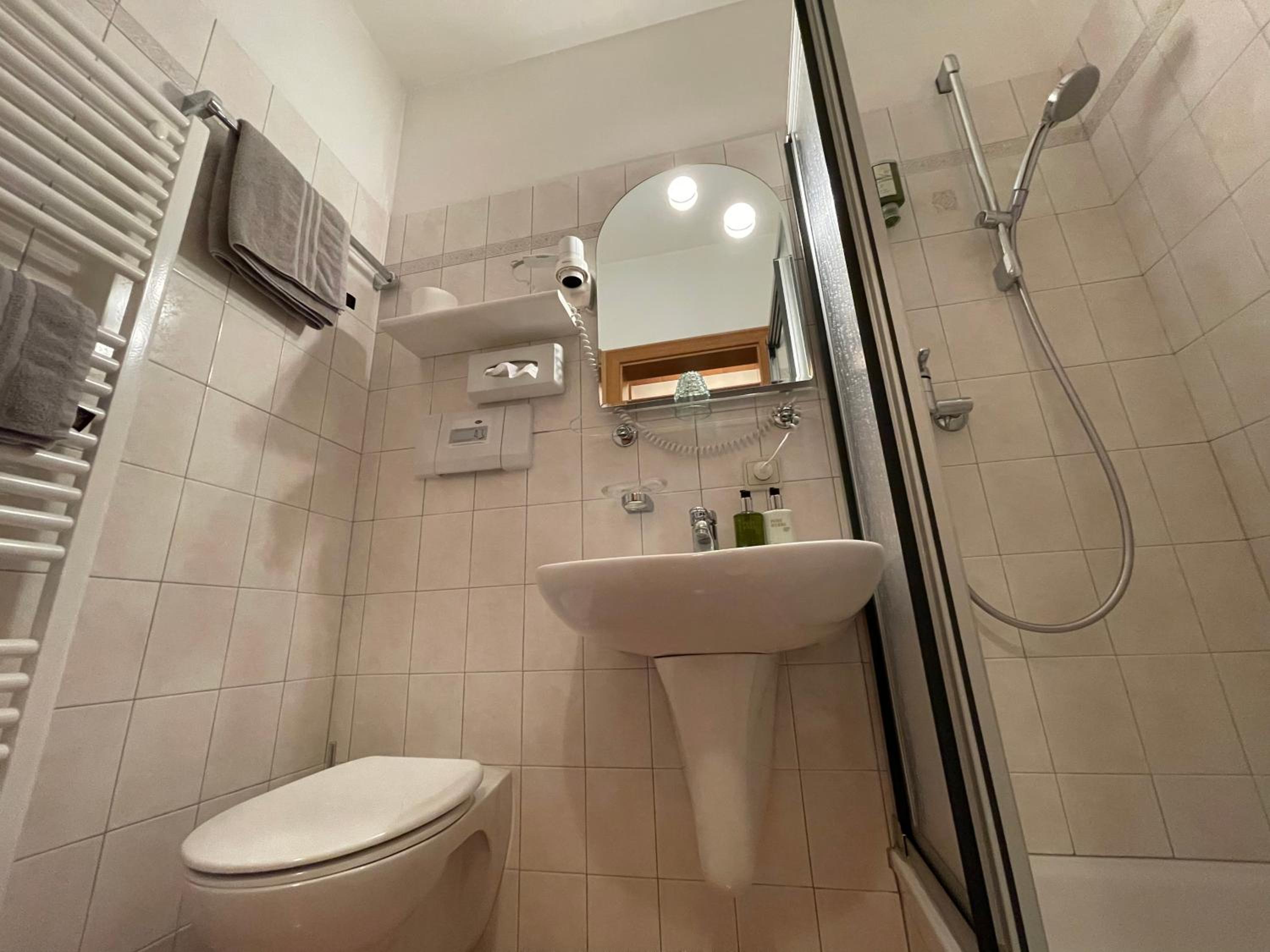 Economy Single Room with Balcony photo 3