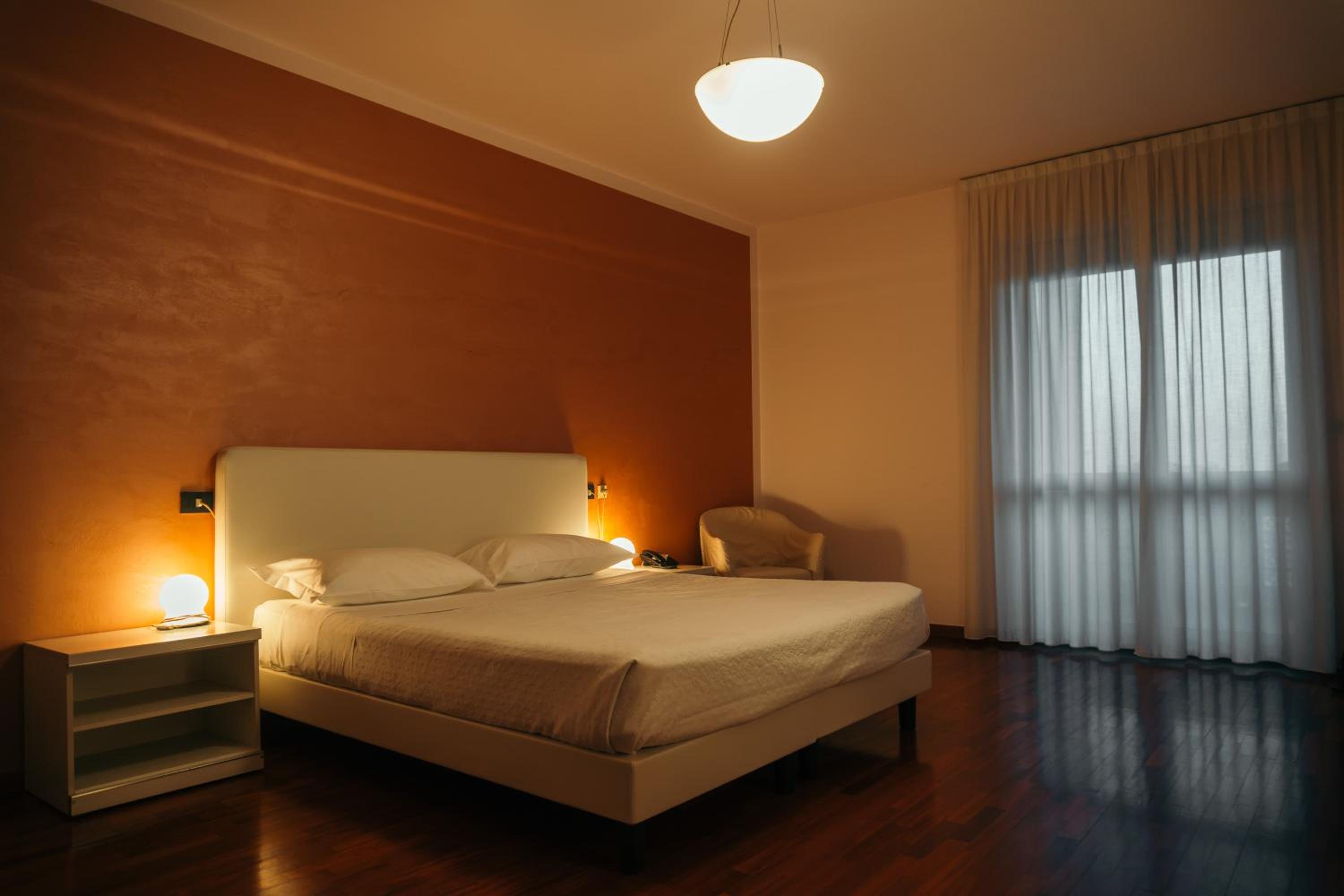 Standard Suite - Photo 8