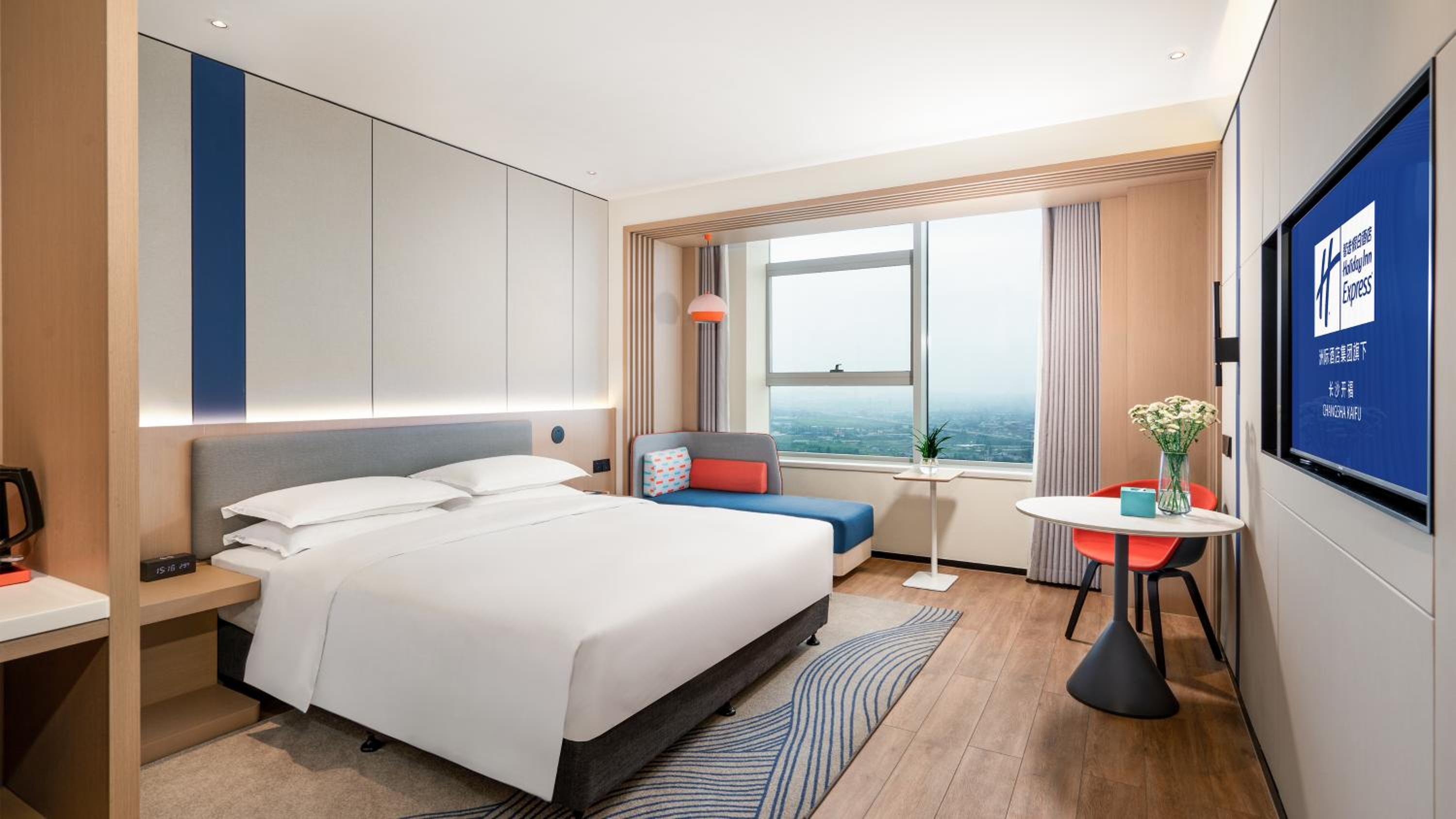 Standard King Room with River View - Photo 2