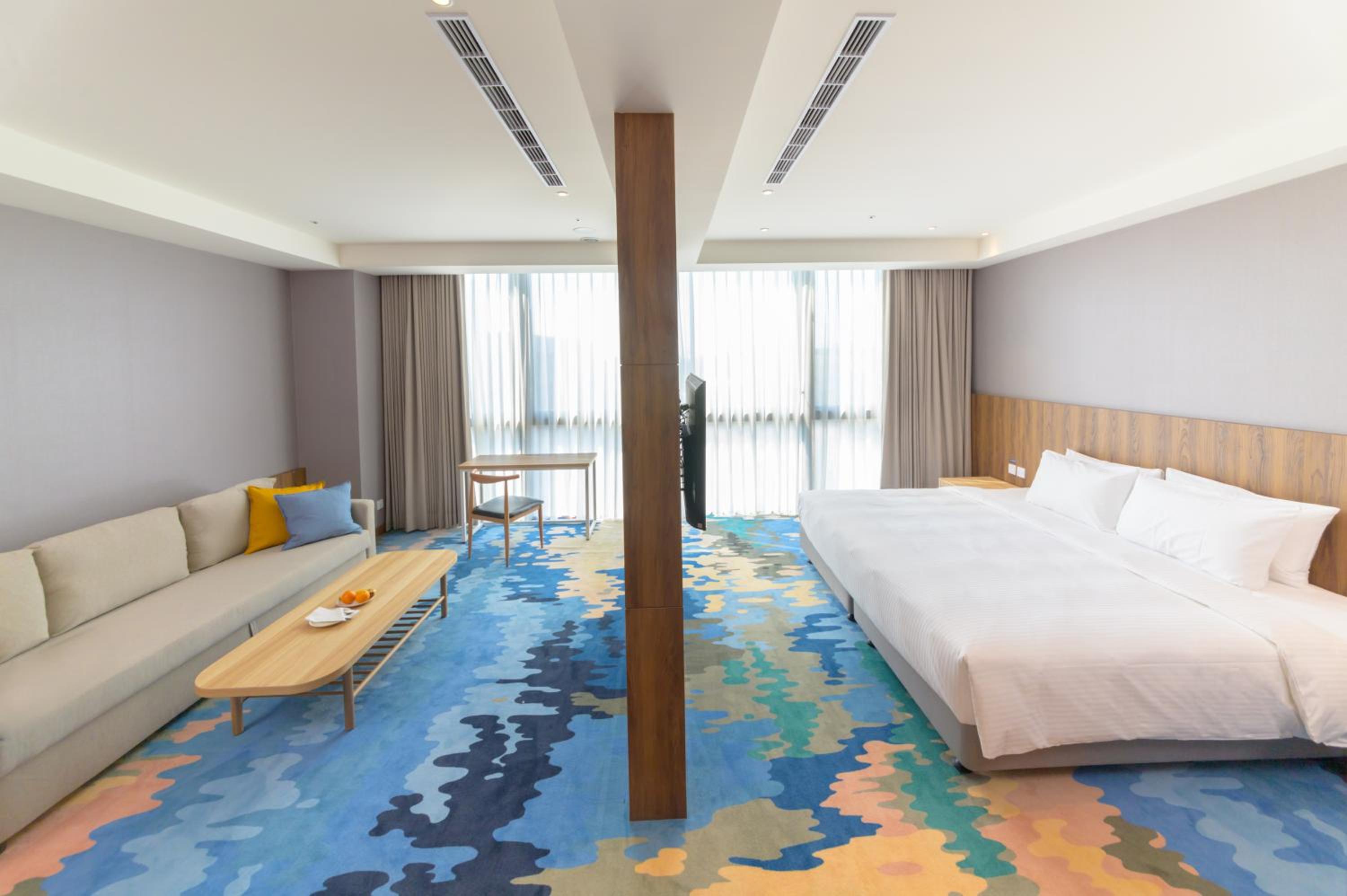 Standard Suite - Photo 1