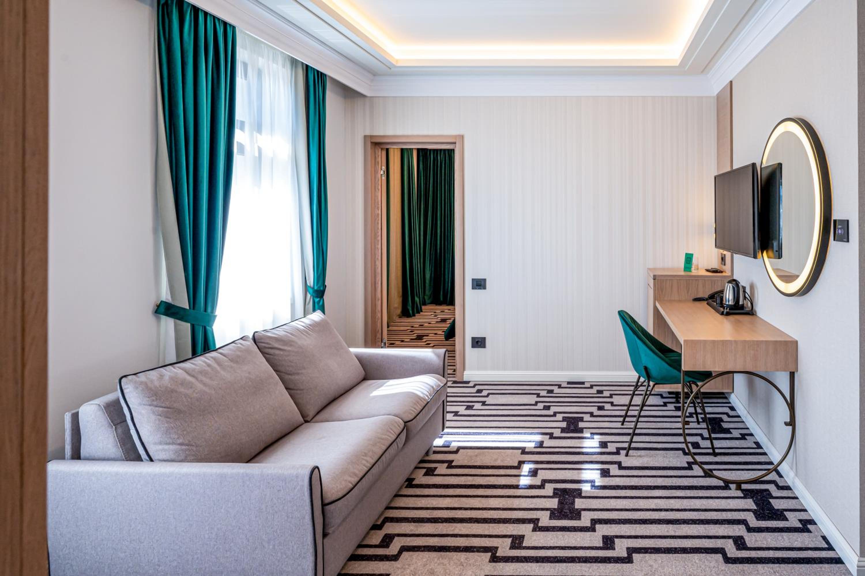 One-Bedroom Apartment - Photo 2