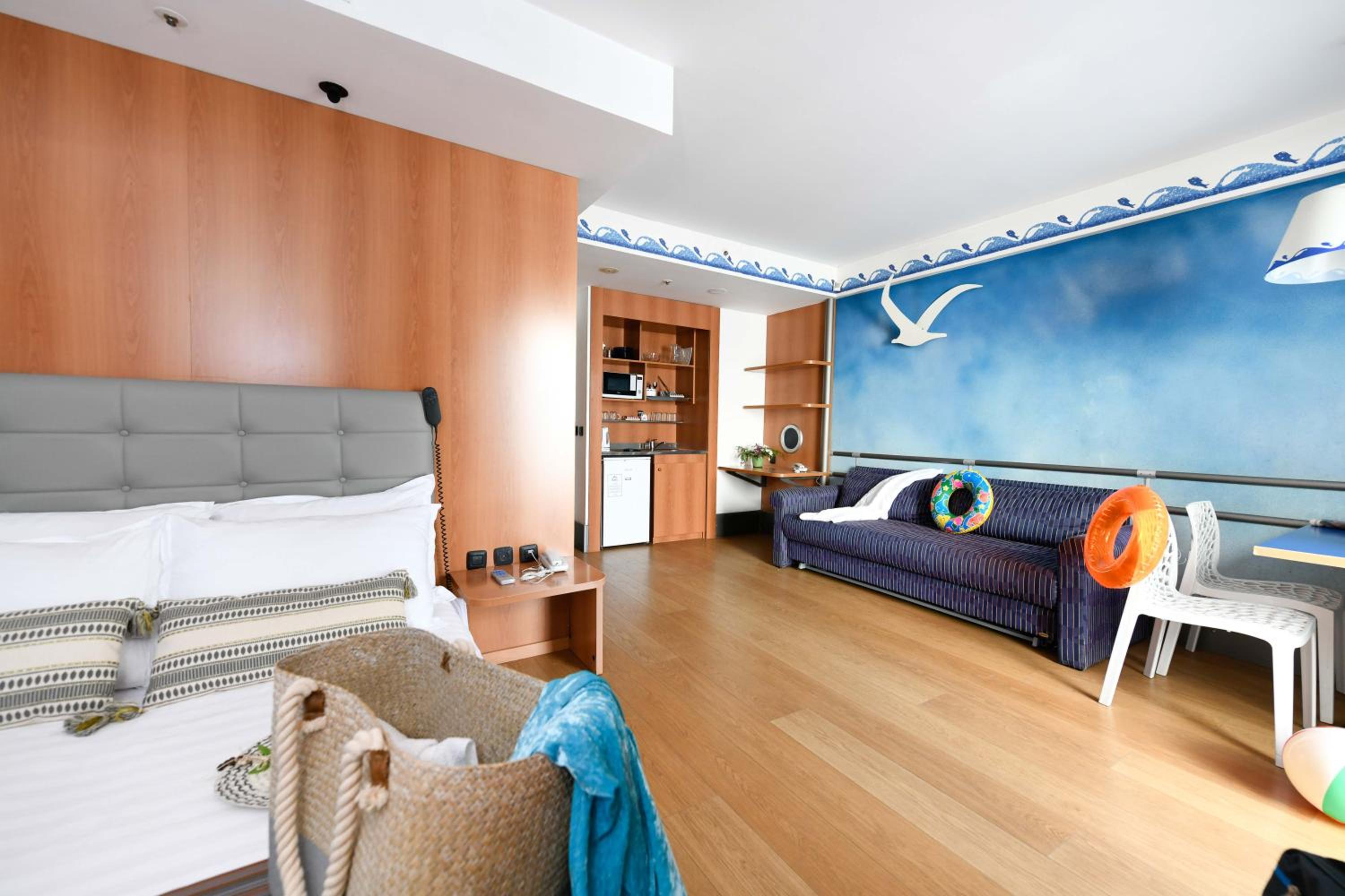 Twin Suite with Kitchenette- 131 ft² photo 1