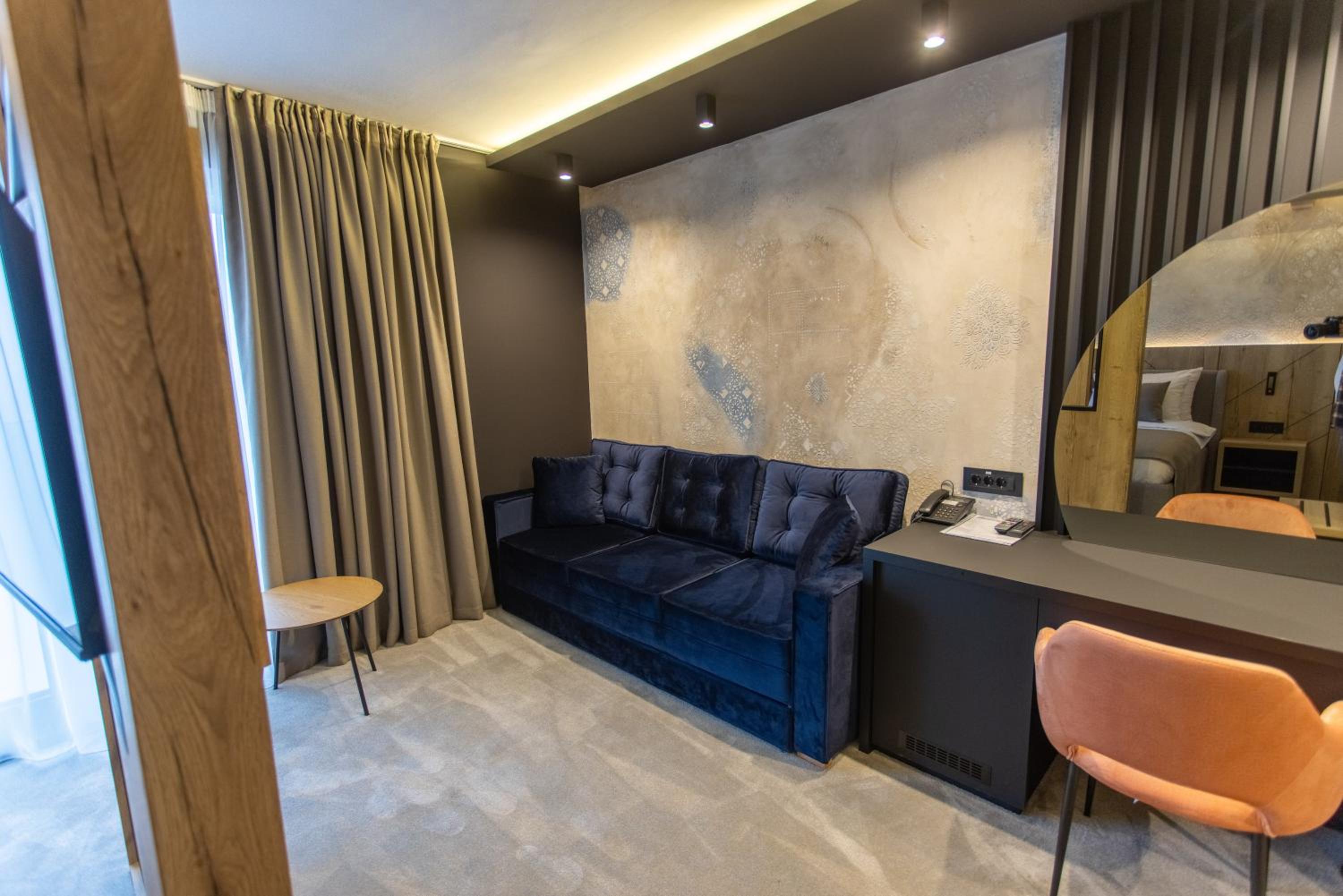 Family Room - Photo 2