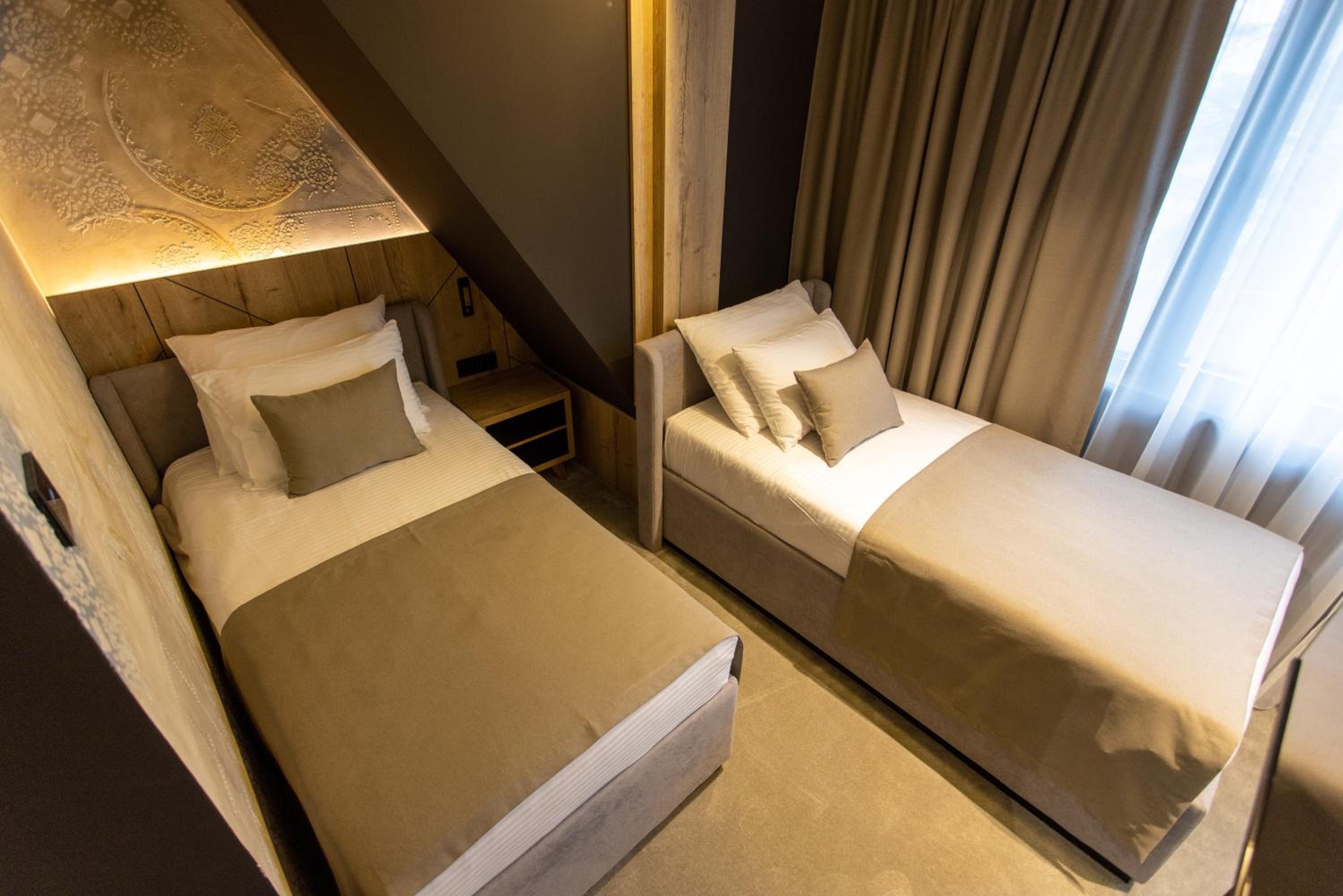Two-Bedroom Suite - Photo 3