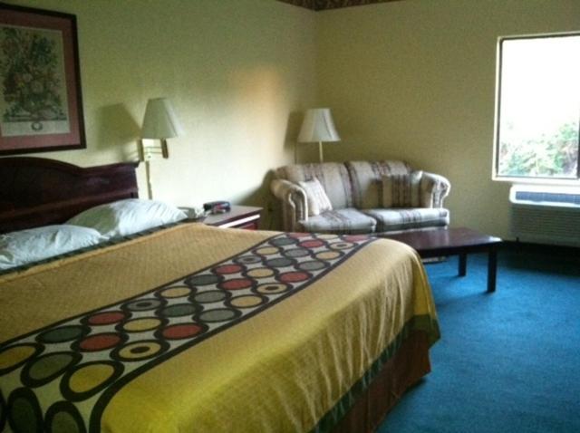 King Room - Non-Smoking - Photo 1