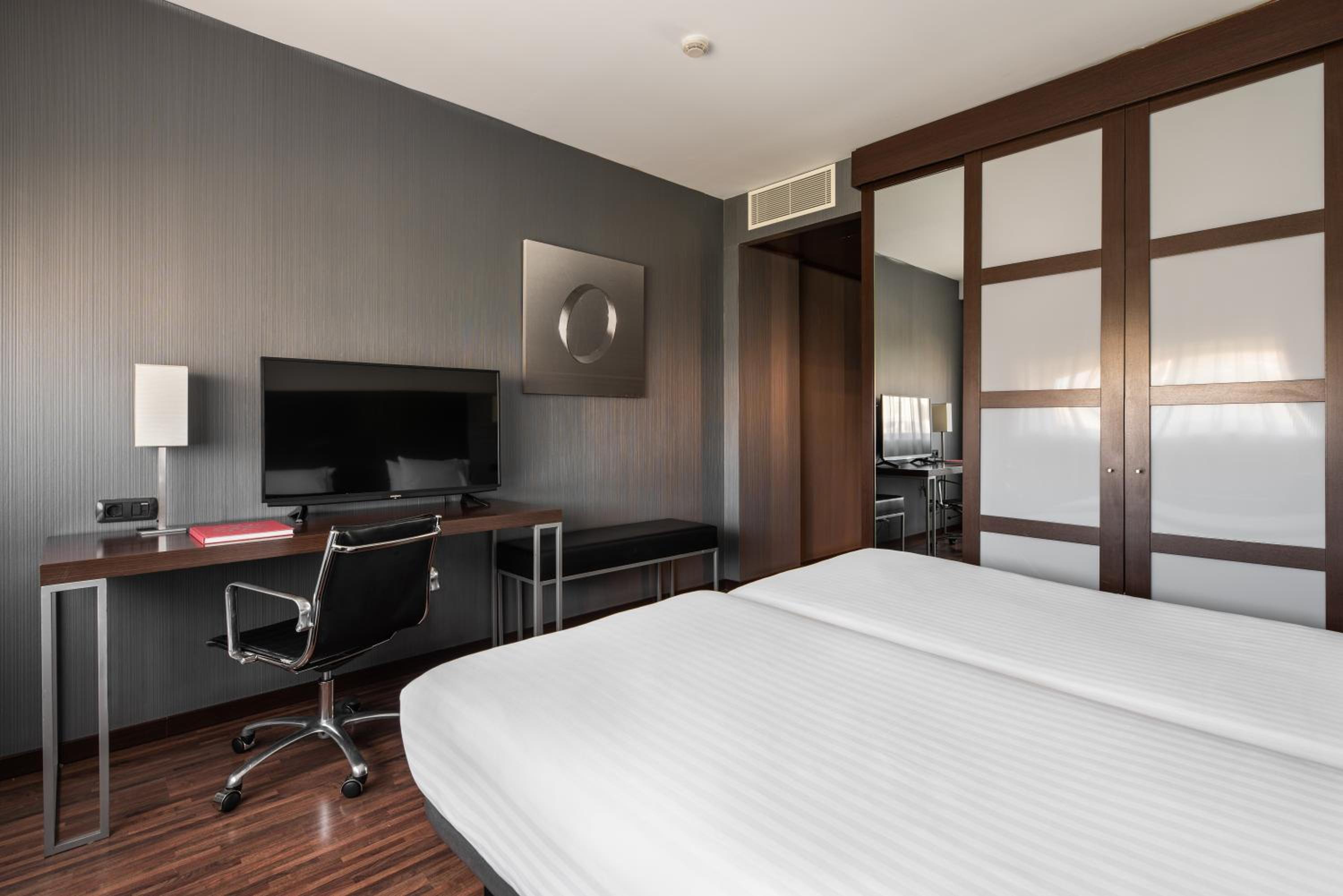 Double or Twin Room - Photo 6