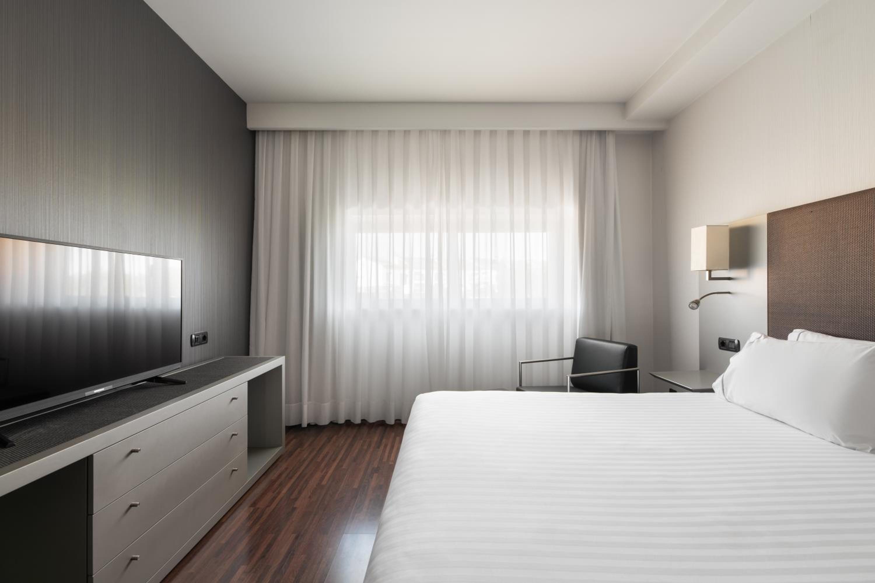 Double or Twin Room - Photo 8