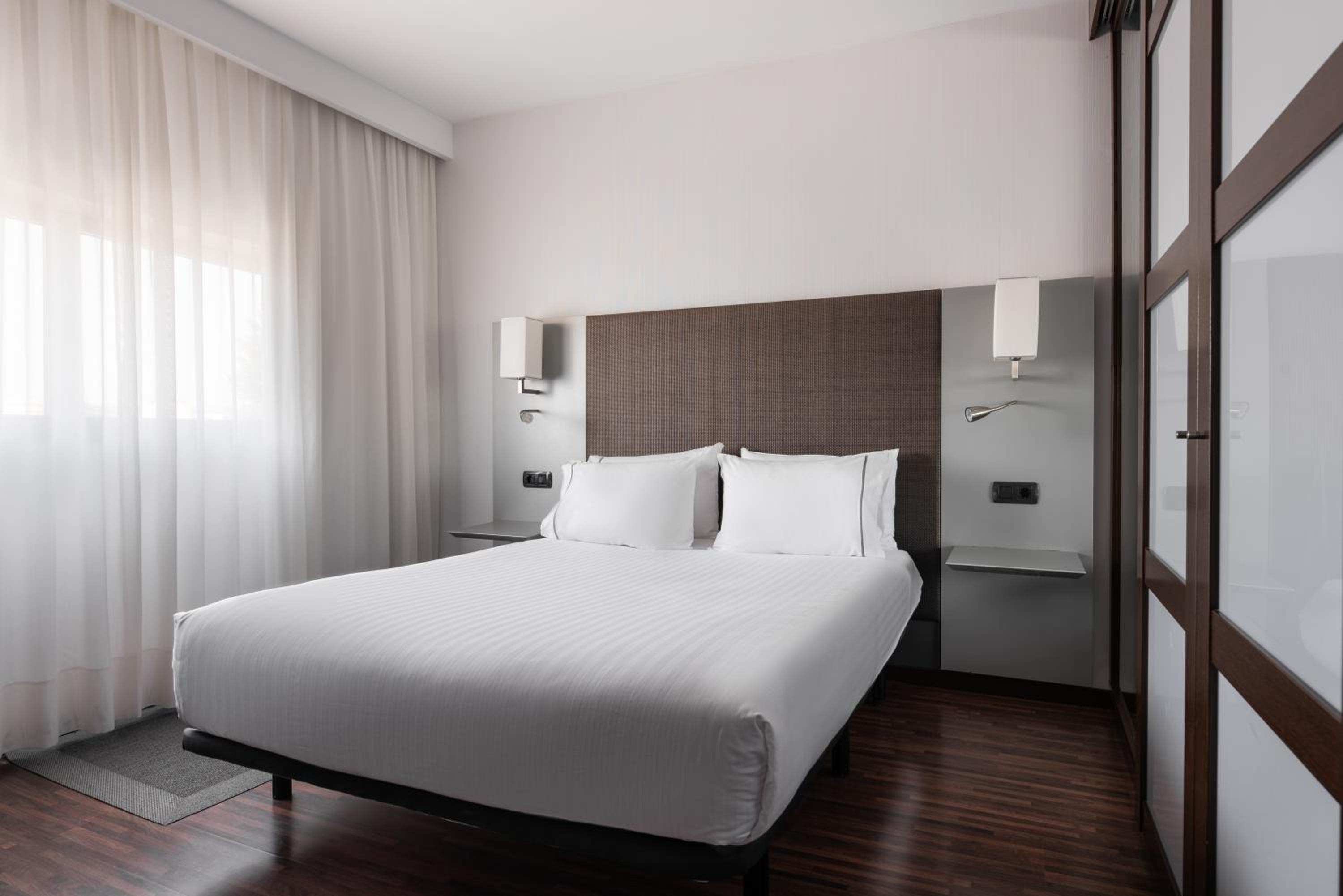 Double or Twin Room - Photo 10