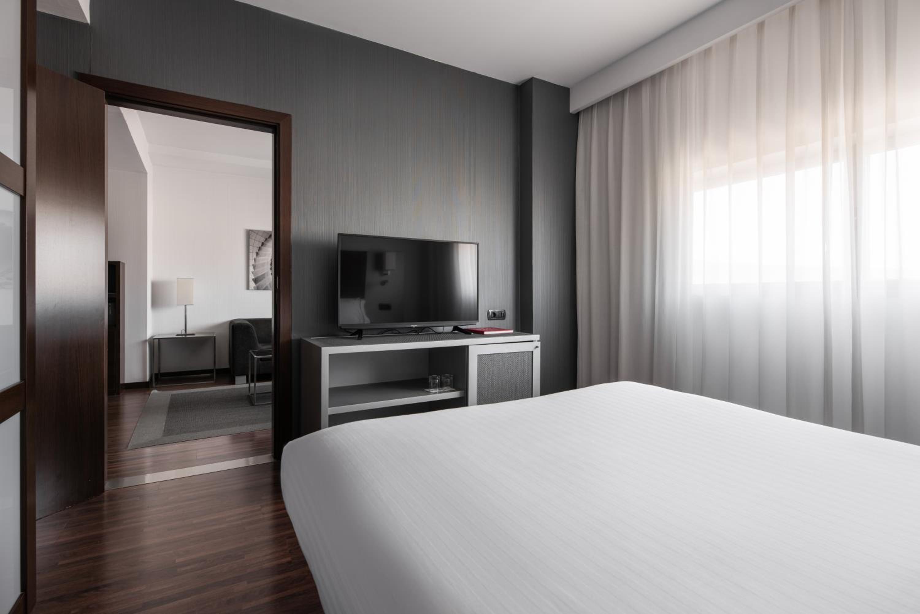 Double Room with Extra Bed - Photo 2