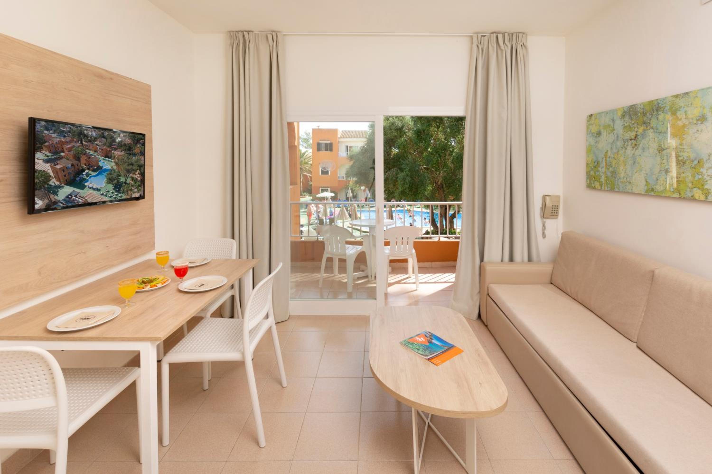Apartamento con vista a la piscina