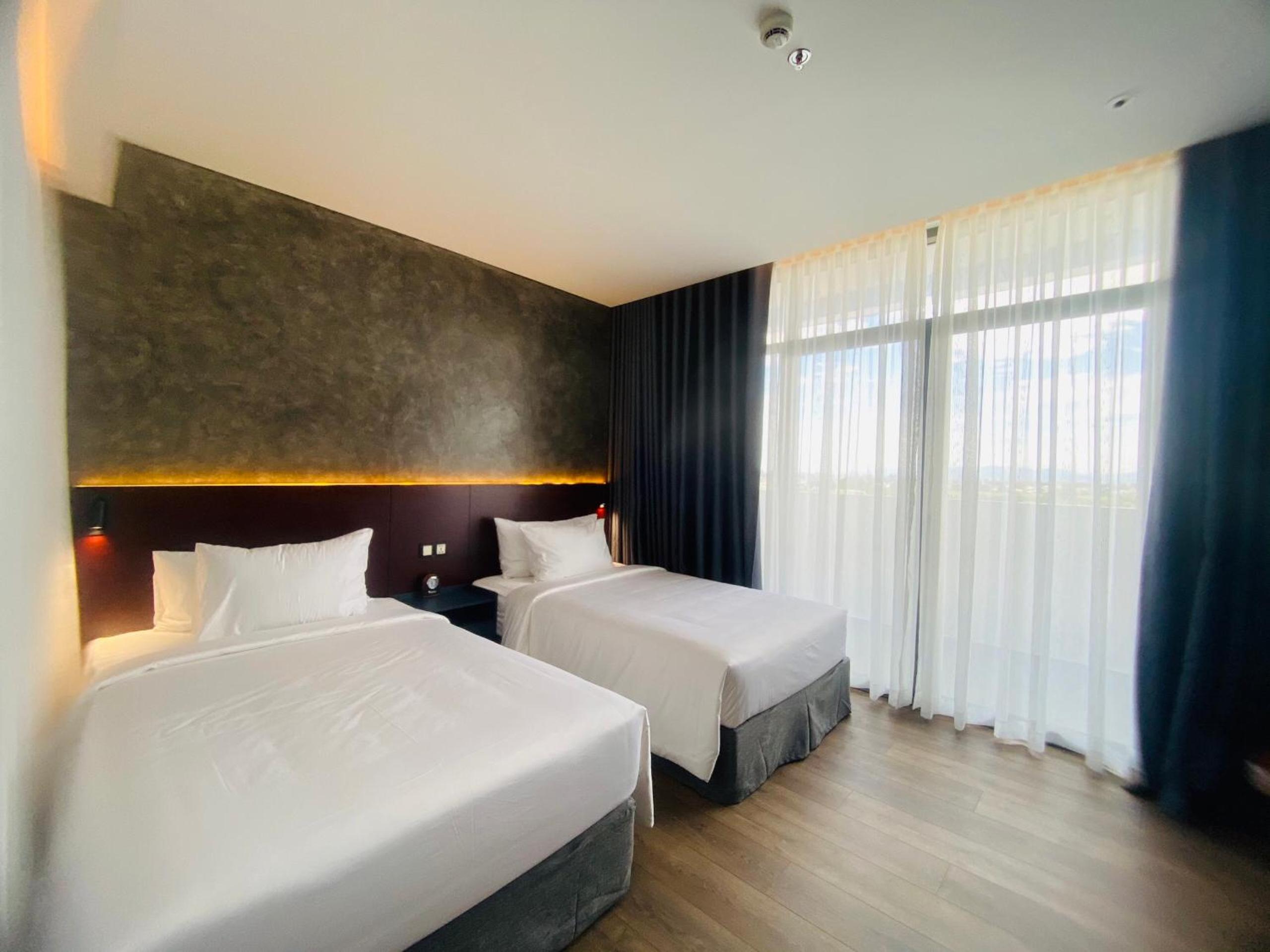 Superior Twin Room with City View - Photo 1