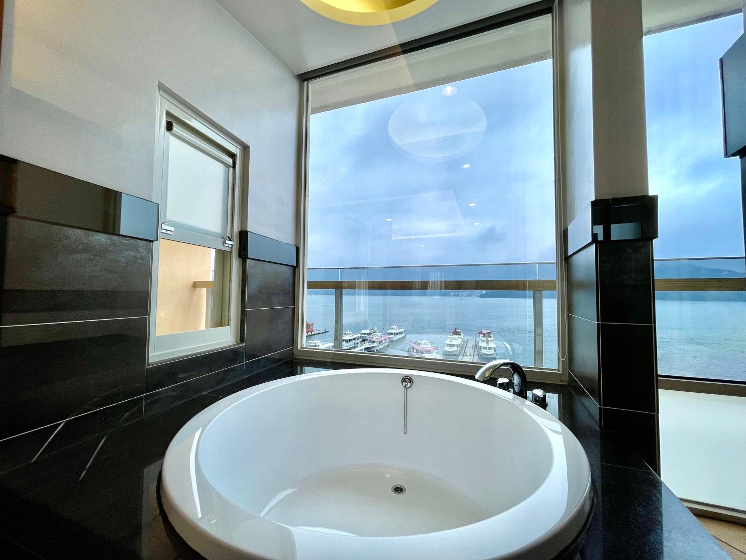 Double Room with Lake View photo 2