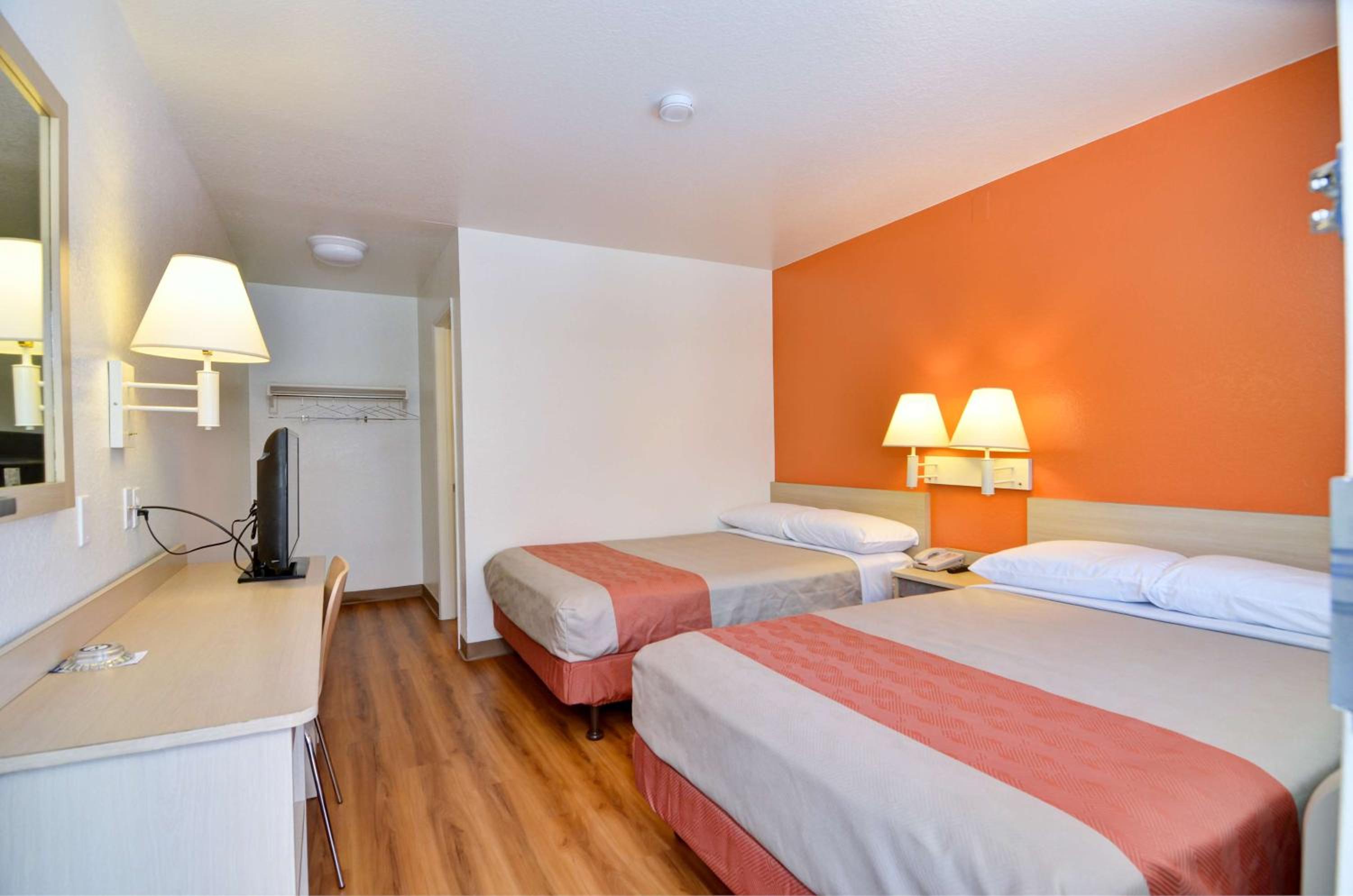Quadruple Room - Non-Smoking photo 1