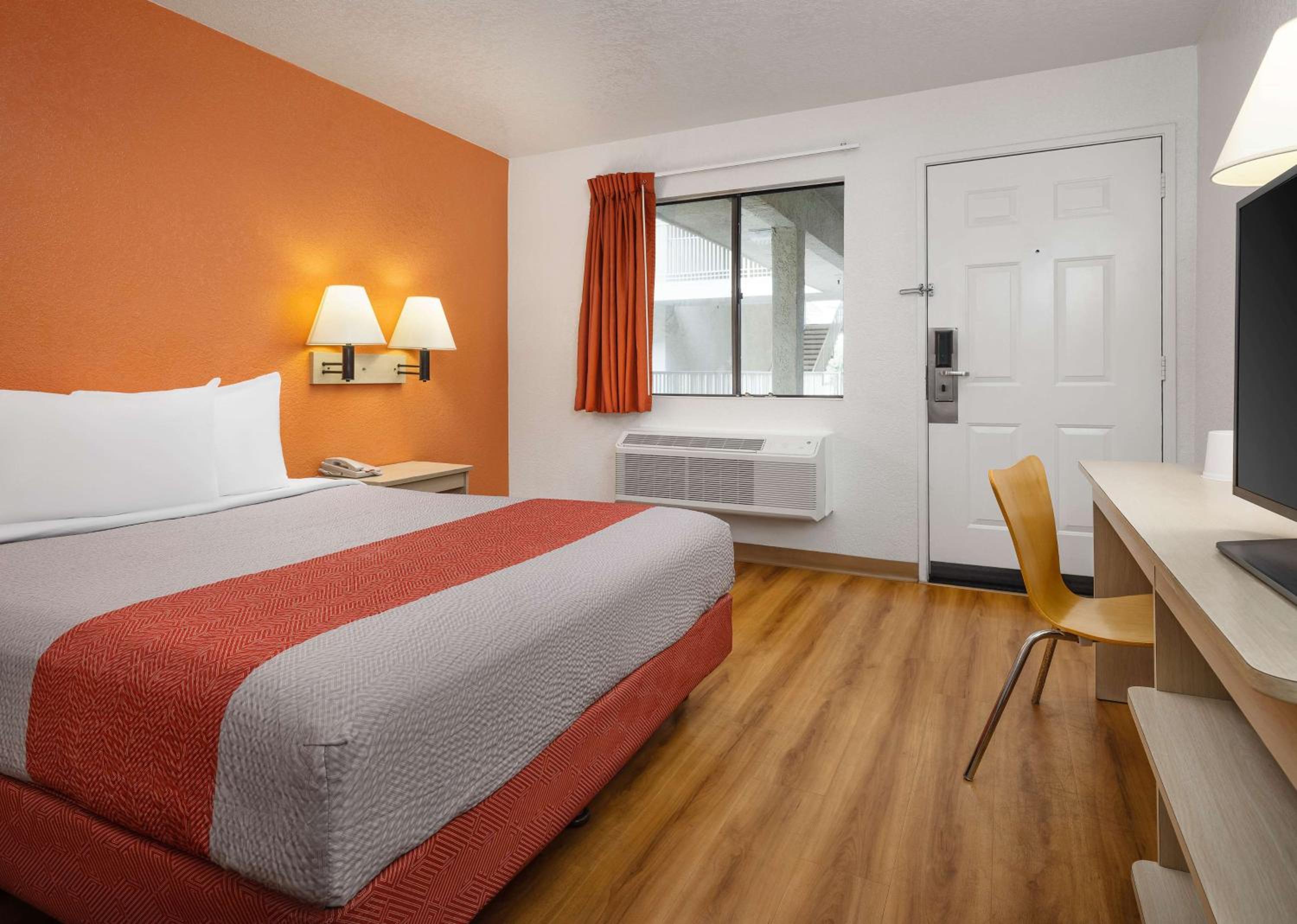 Motel 6-Buena Park, CA - Knotts Berry Farm - Disneyland, Foto 2