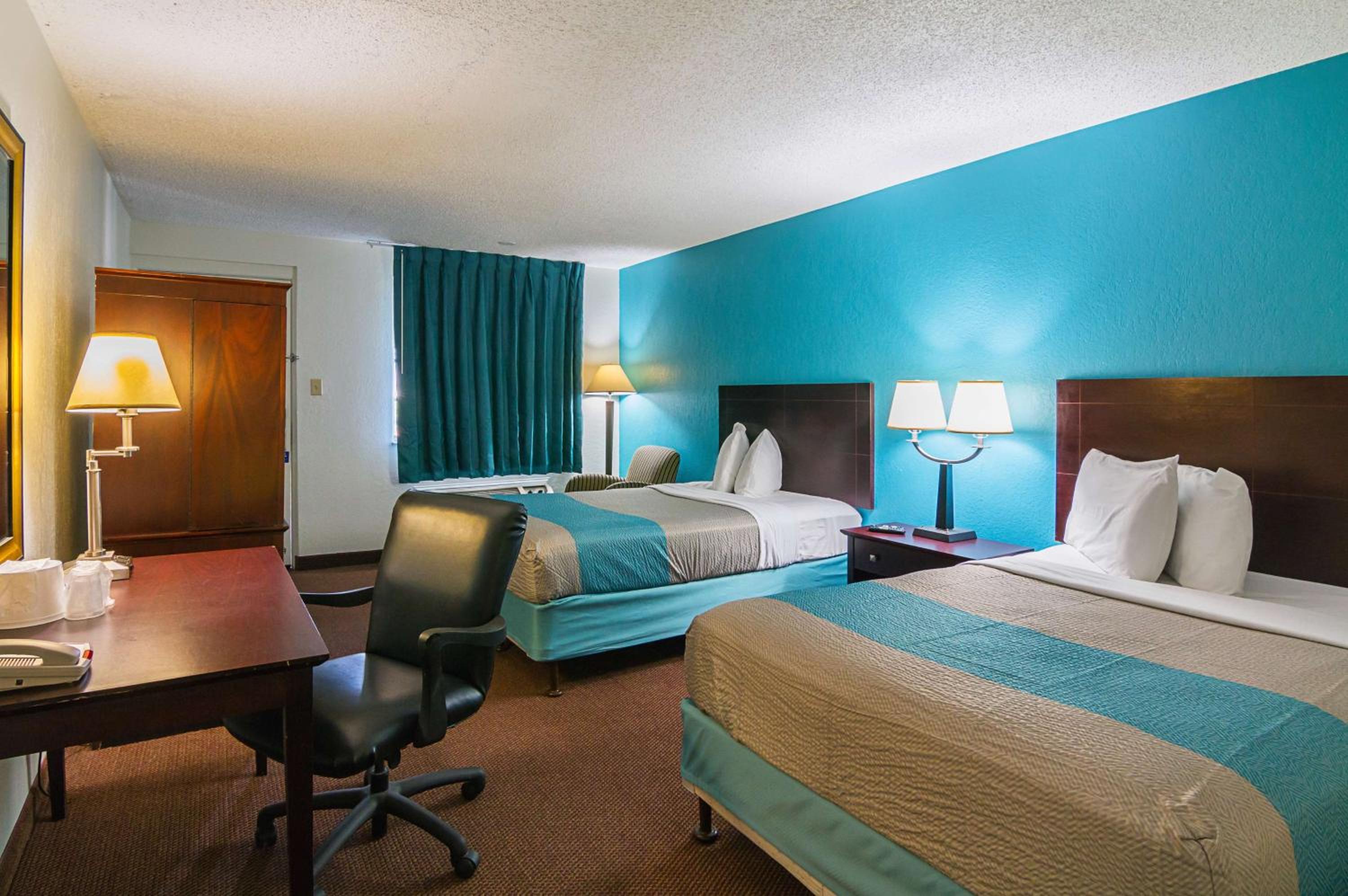 Quadruple Room - Non-Smoking photo 2