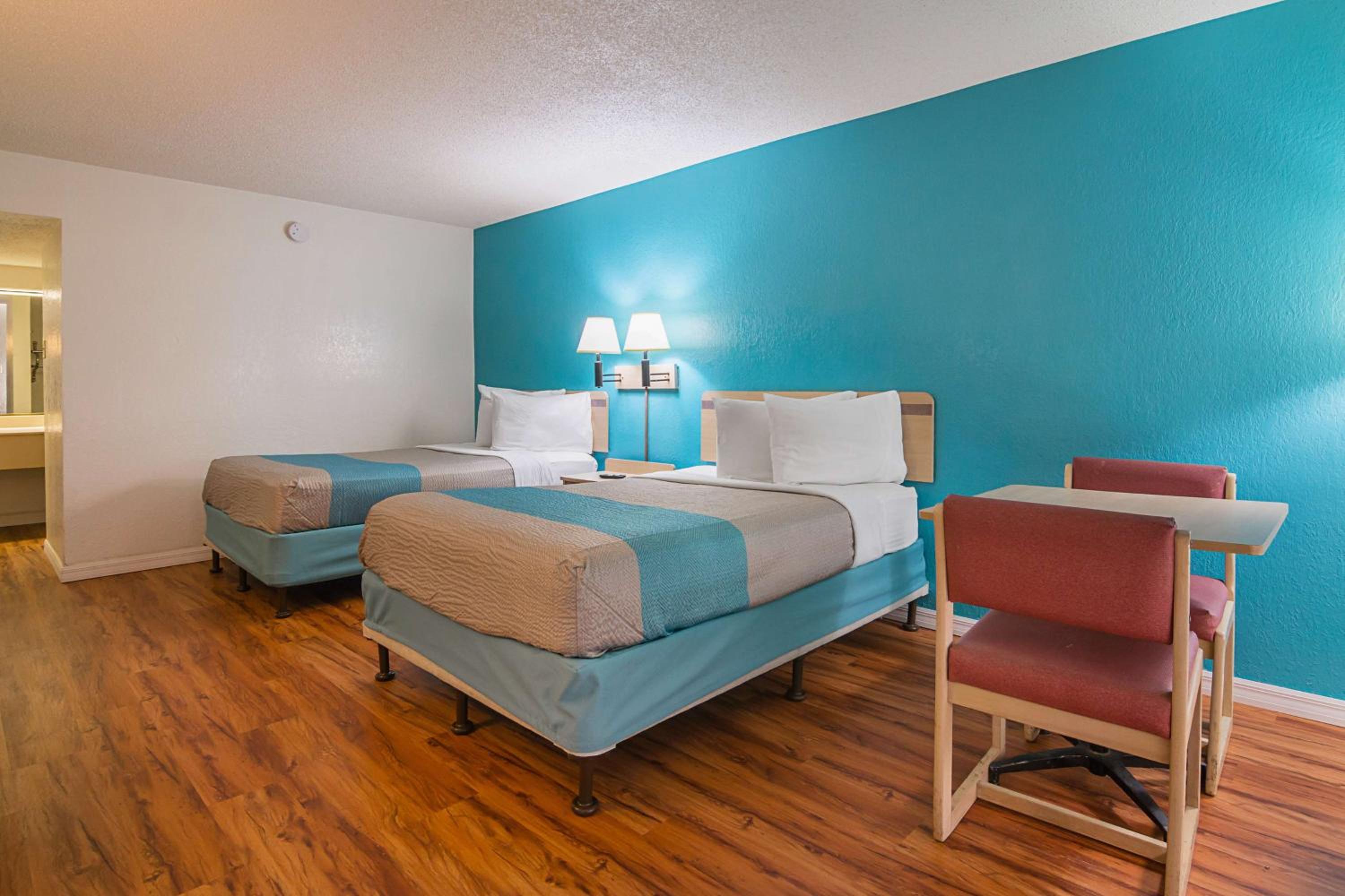 Quadruple Room - Non-Smoking photo 3