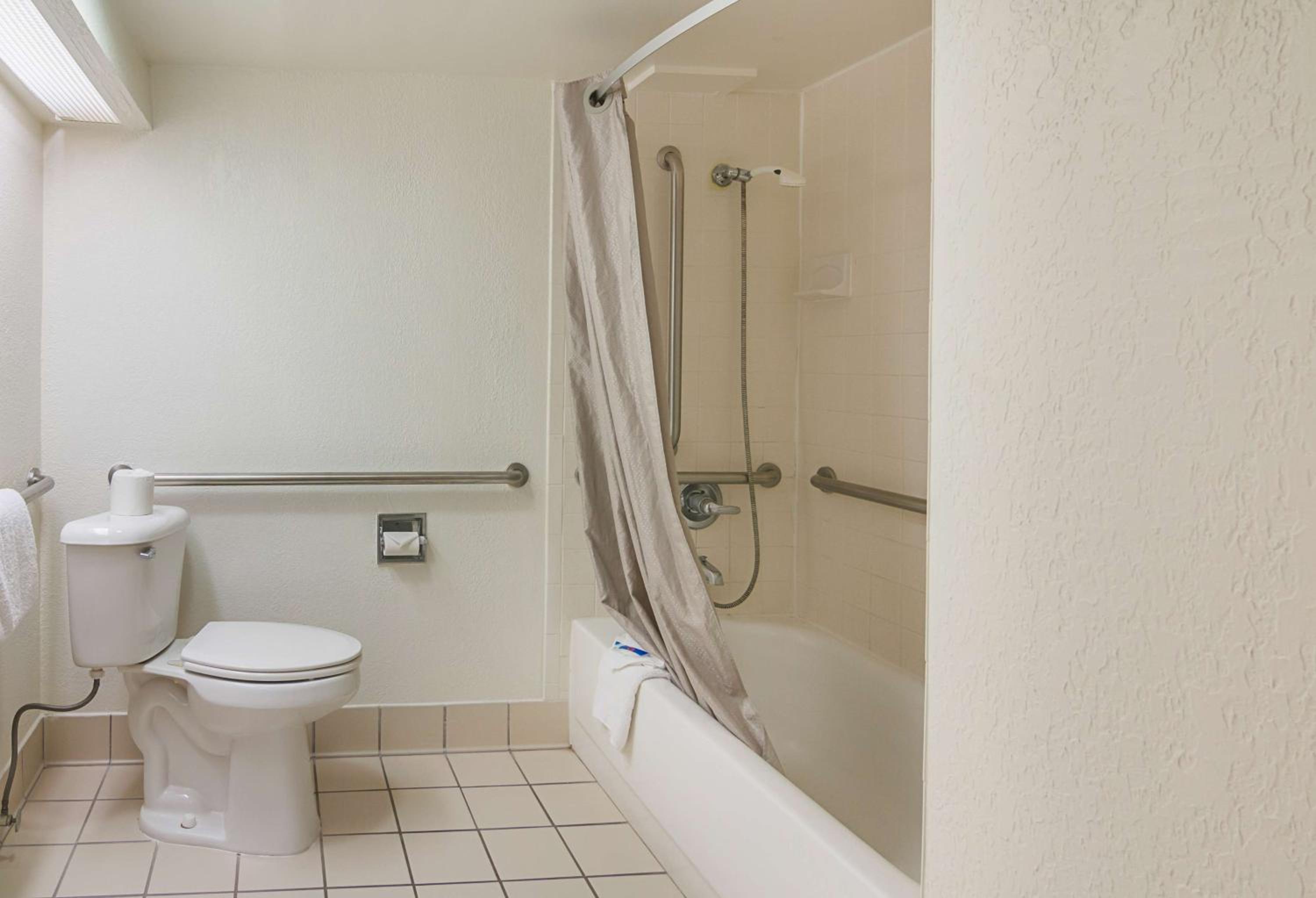 King Room - Non-Smoking - Photo 6