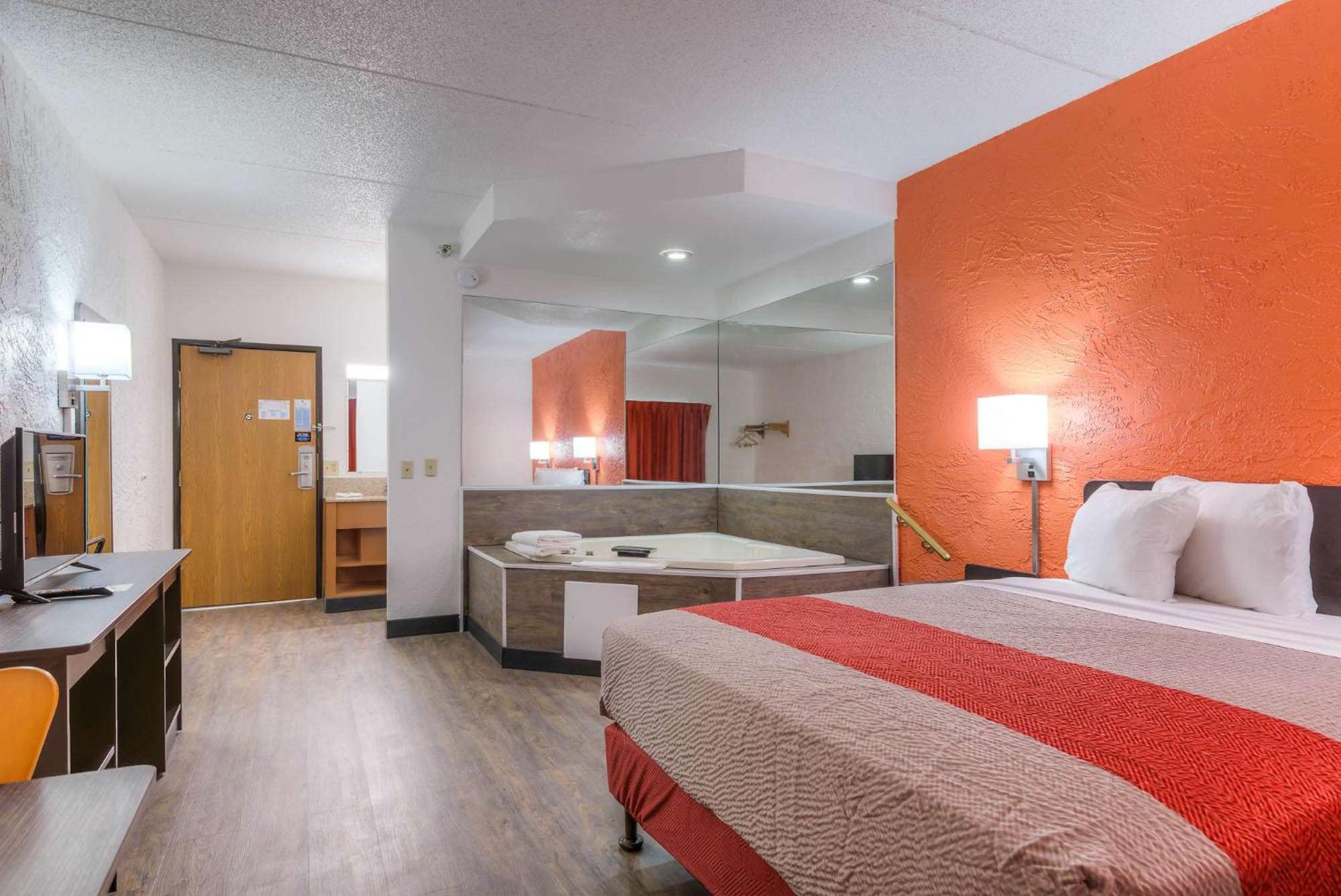 Queen Room - Disability Access photo 2