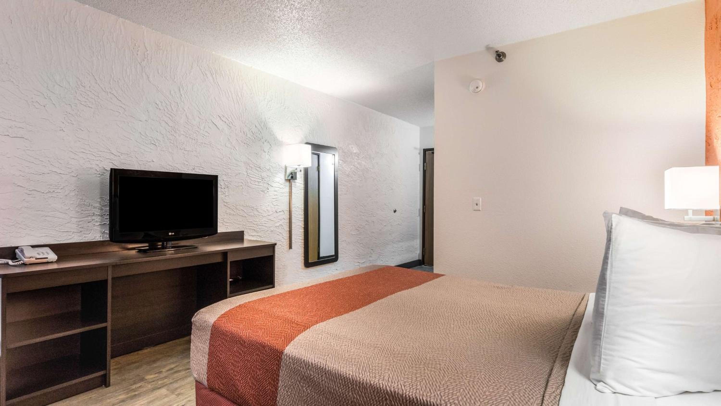 Queen Room - Disability Access - Non-Smoking - Photo 1