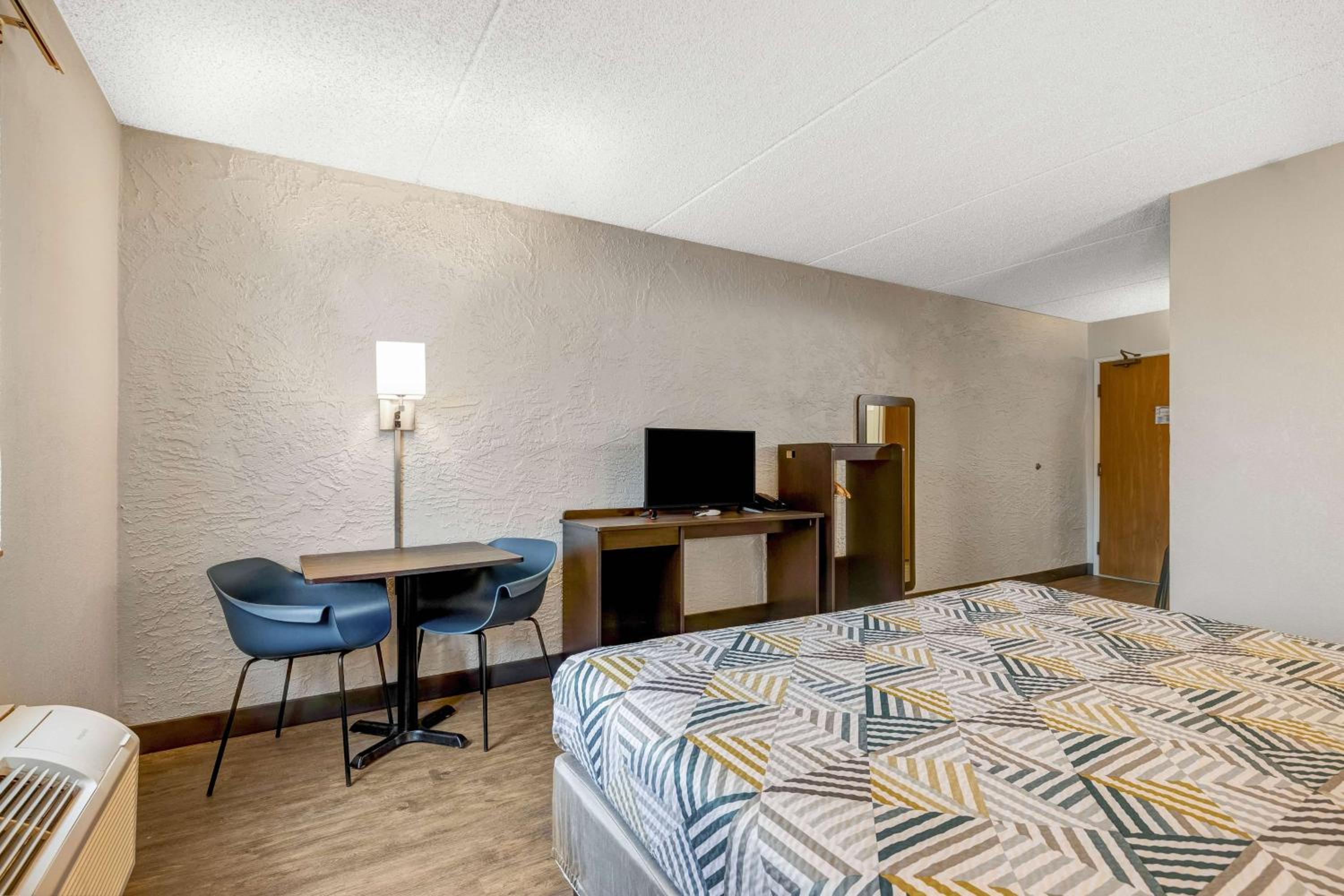 King Room - Disability Access - Non-Smoking - Photo 1