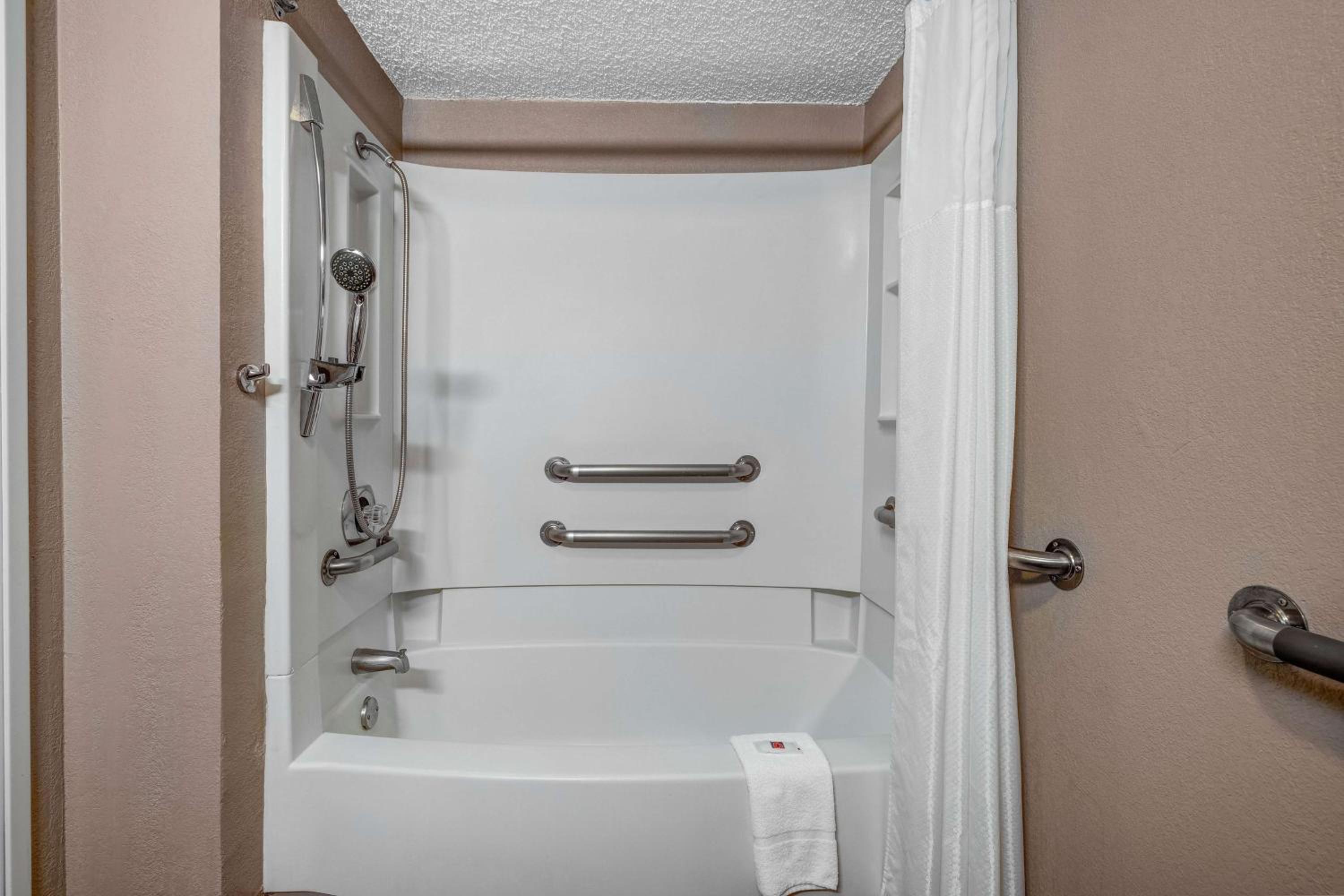 Queen Room - Disability Access - Non-Smoking - Photo 2