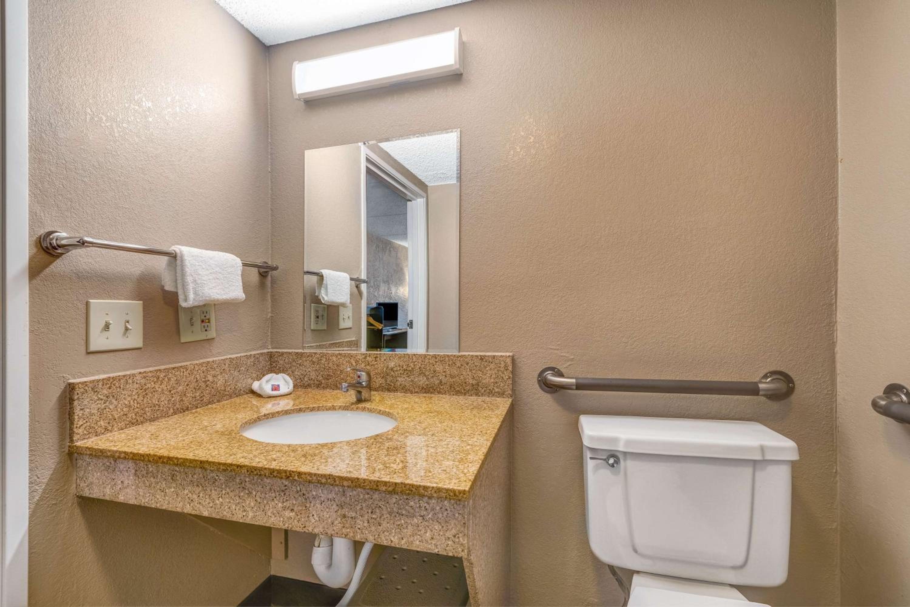 Premium Quadruple Room - Photo 4