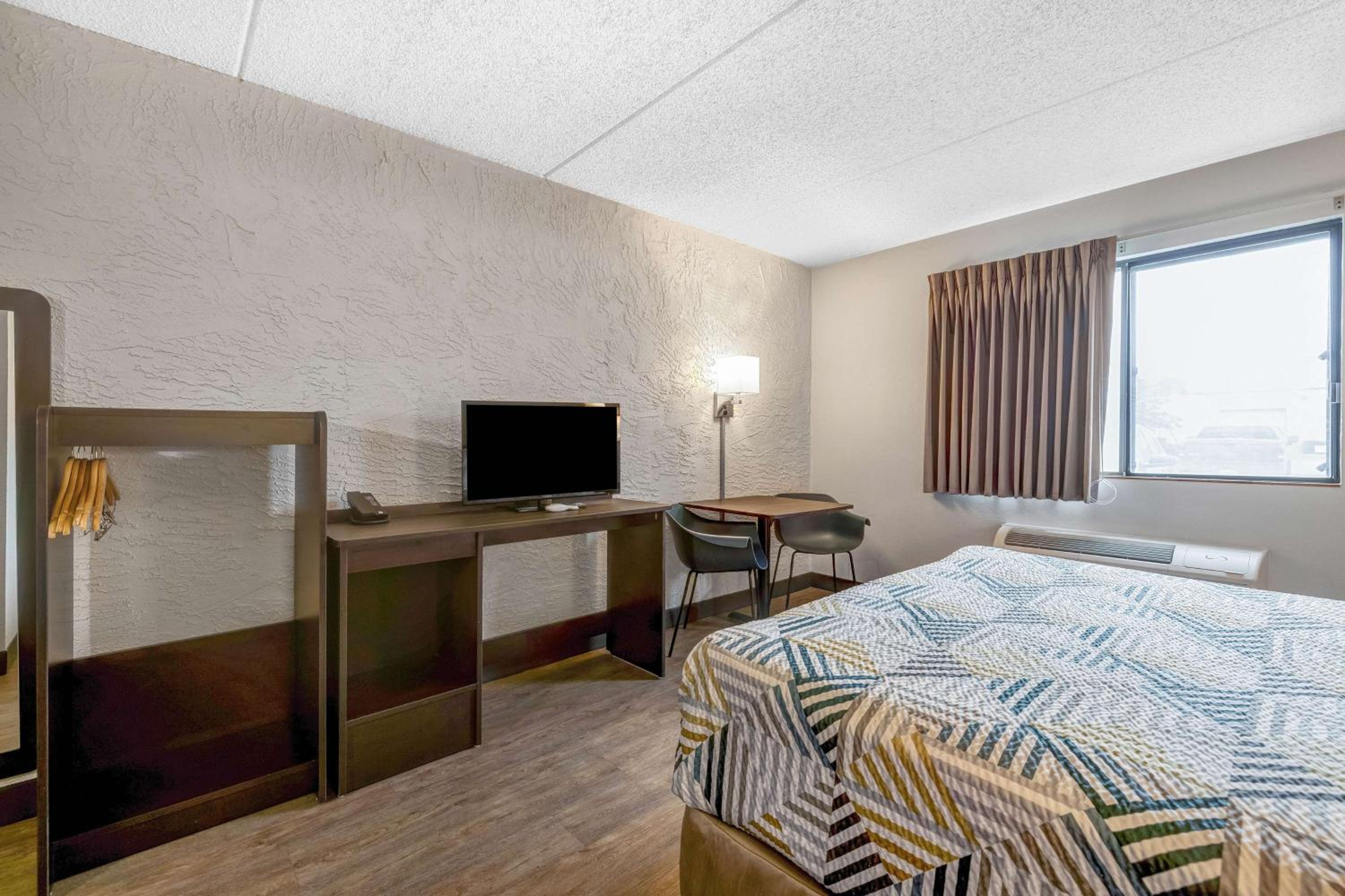 Queen Room - Disability Access - Non-Smoking - Photo 1