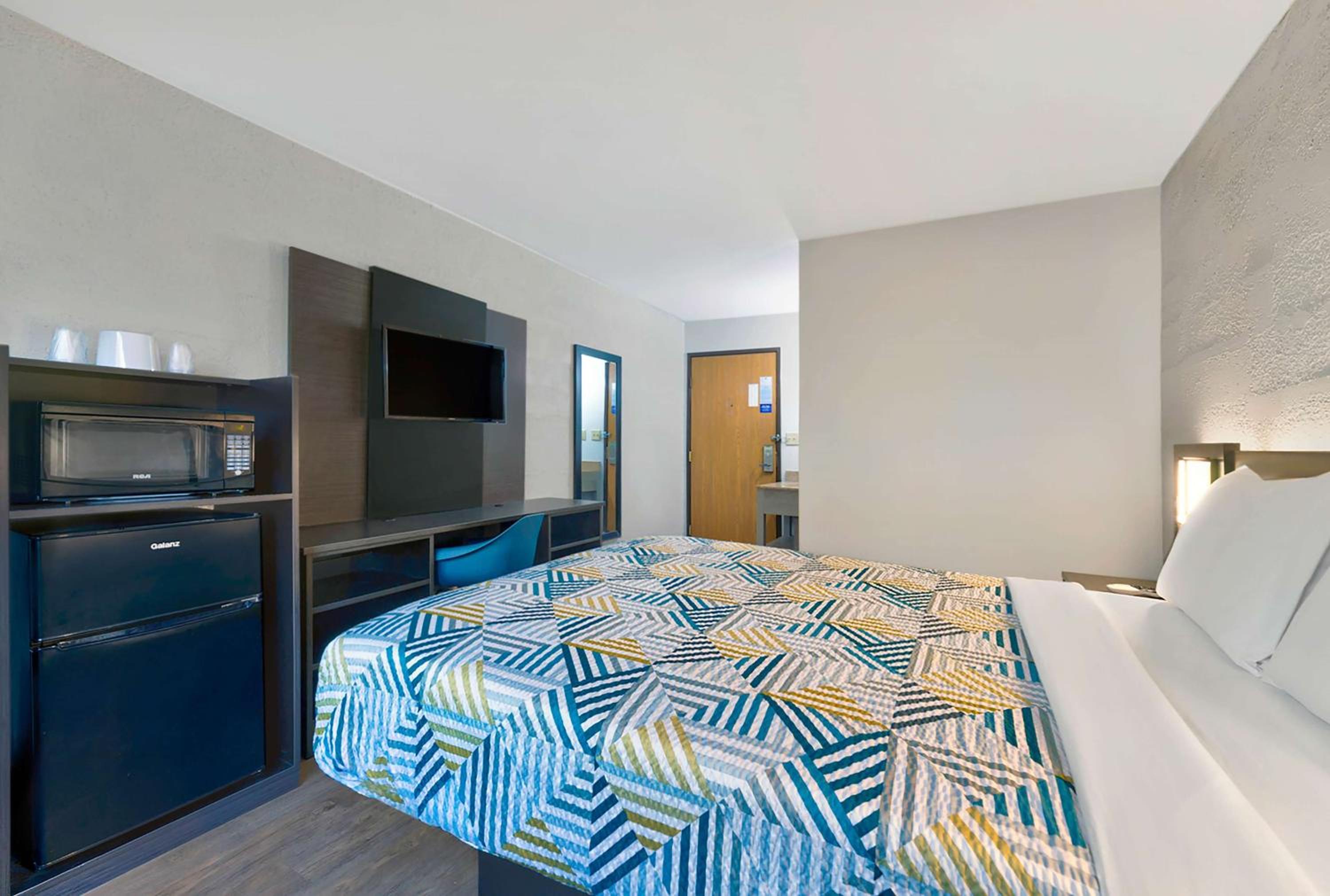 Double Room - Non-Smoking  photo 3