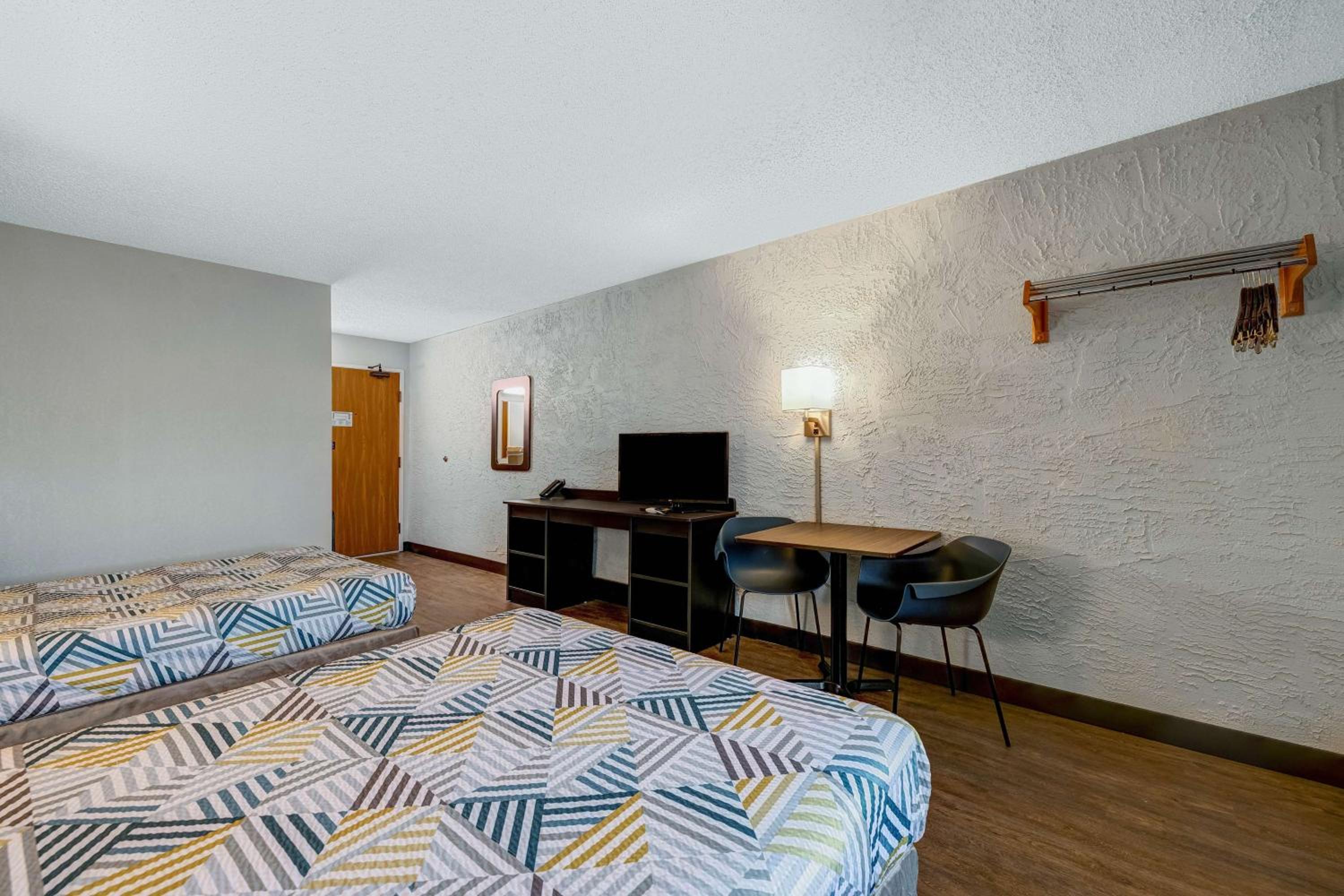 Quadruple Room - Non-Smoking - Photo 1