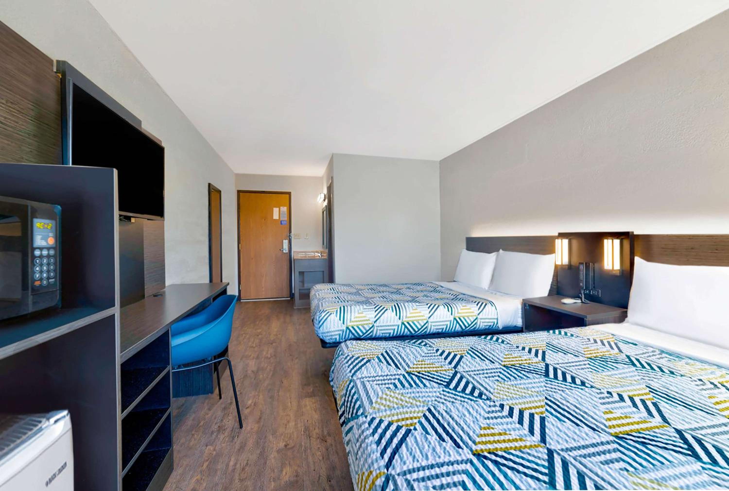 Quadruple Room - Non-Smoking photo 3