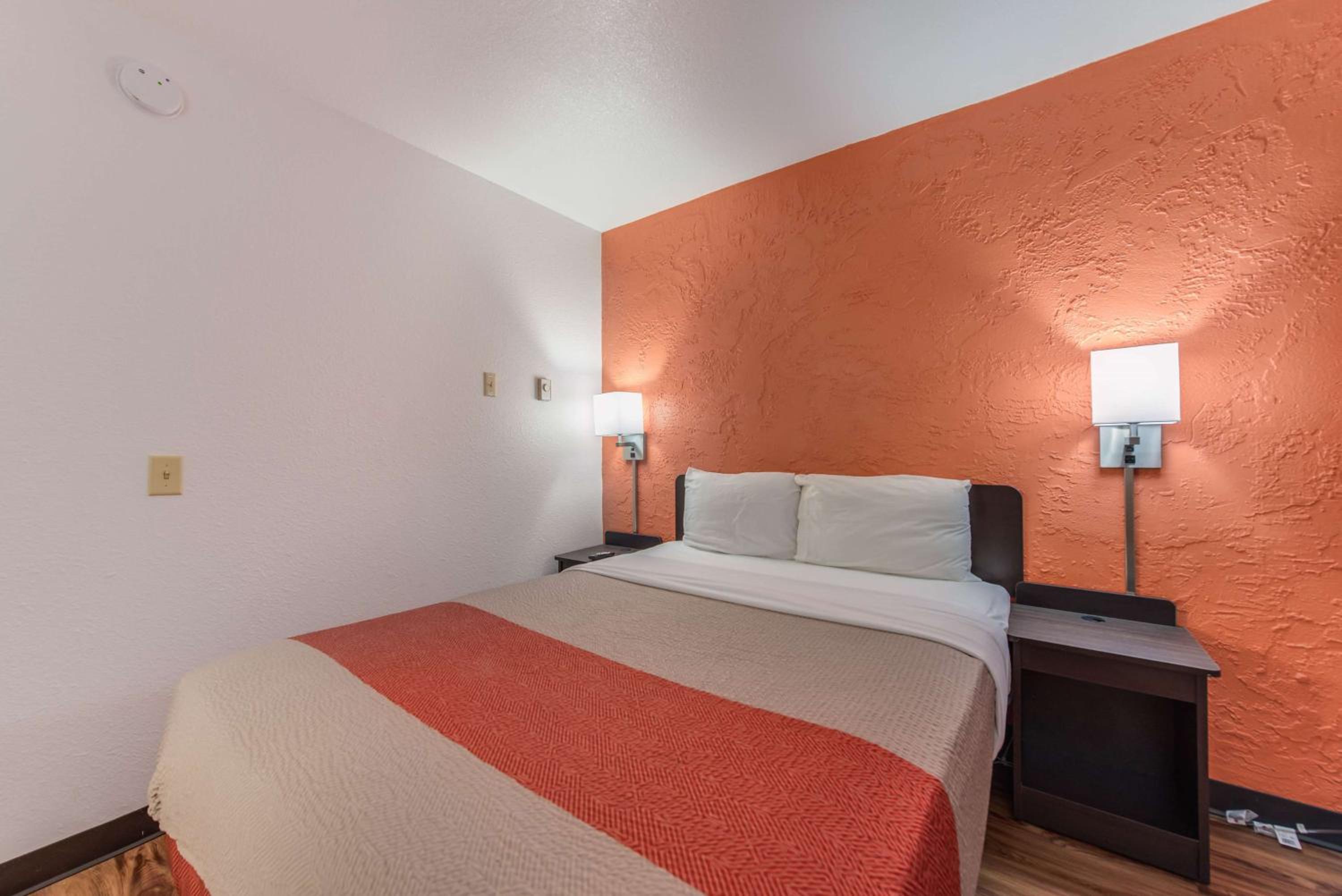 Double Room - Non-Smoking  - Photo 2