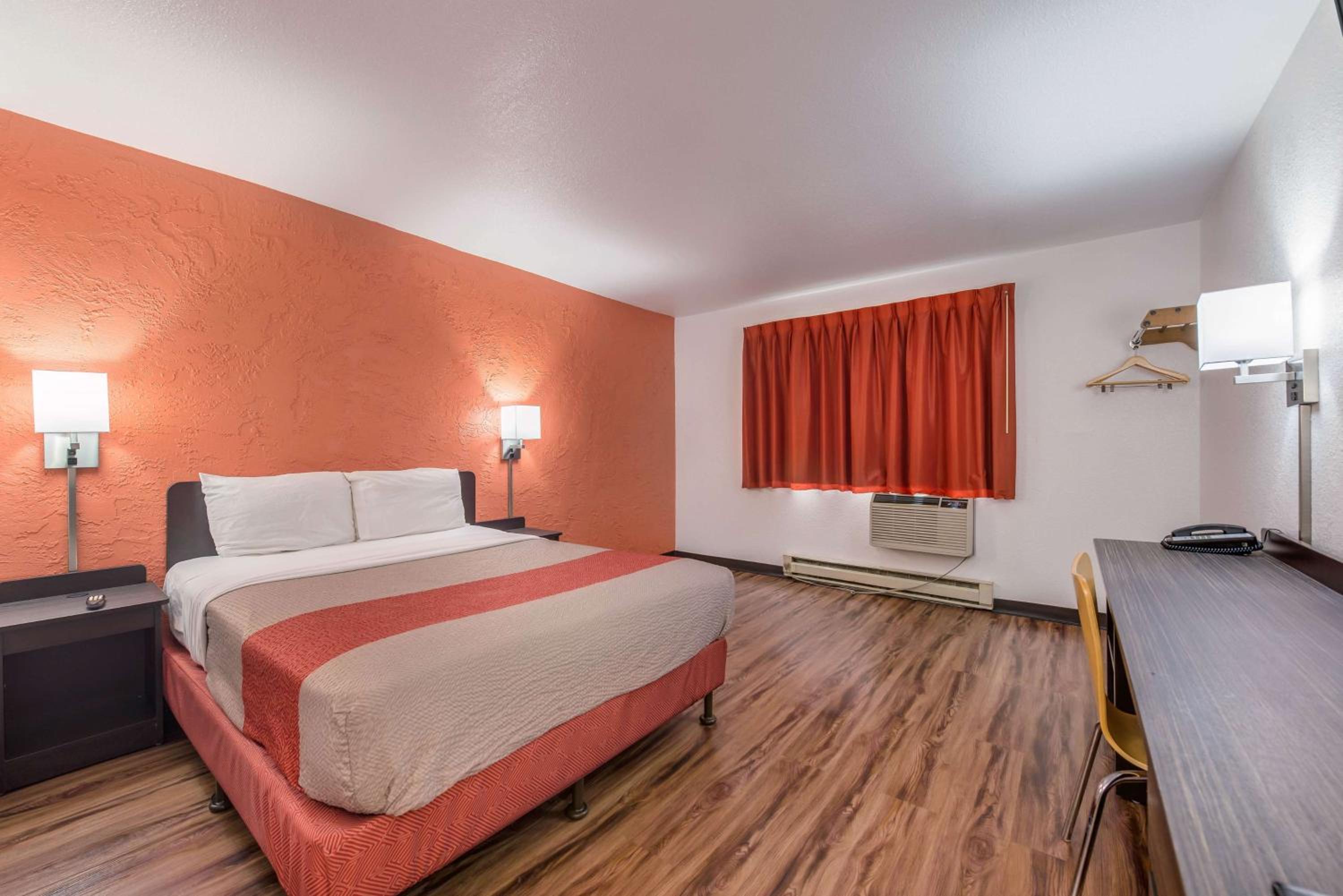 Double Room - Non-Smoking  - Photo 1