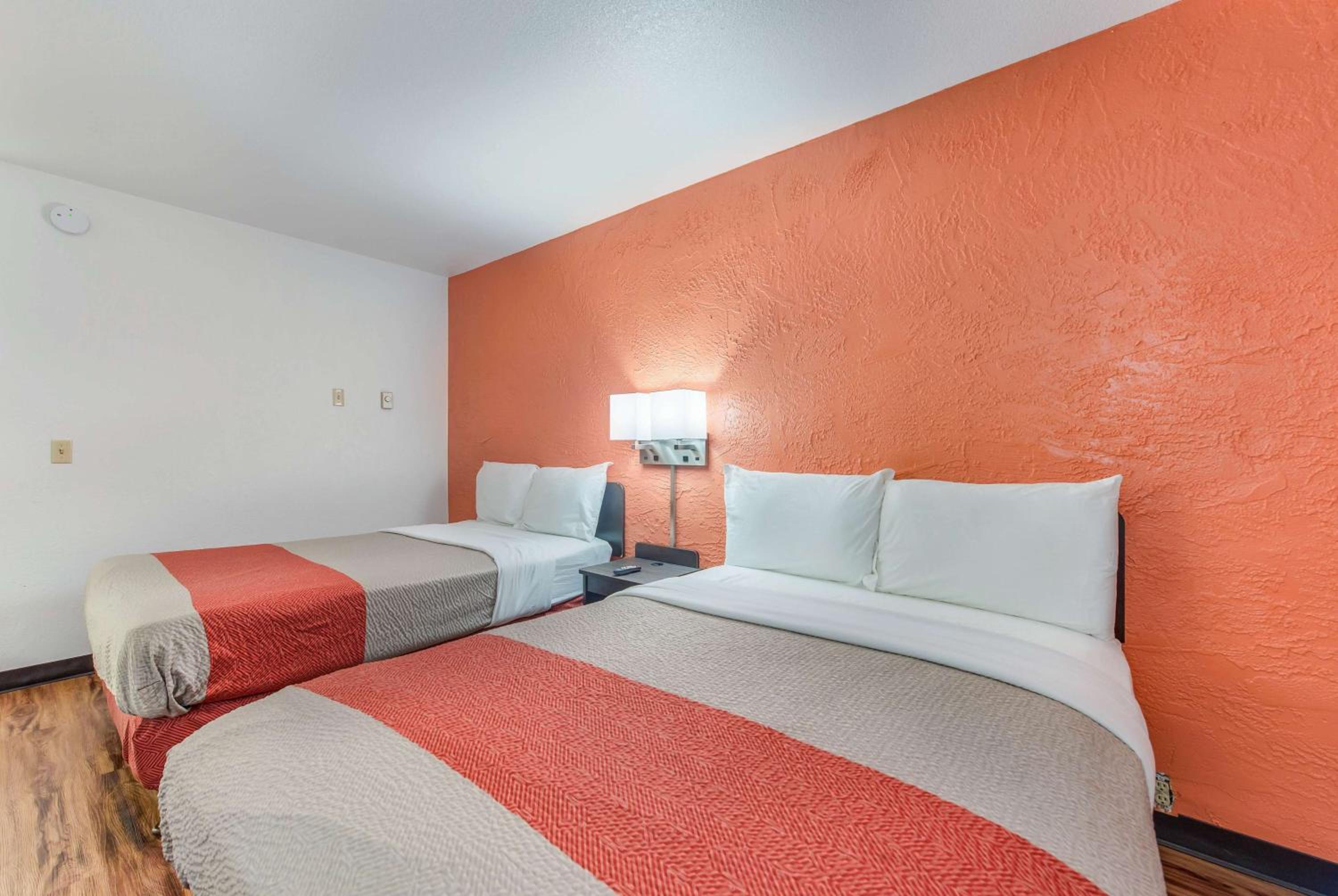 Quadruple Room - Non-Smoking - Photo 2