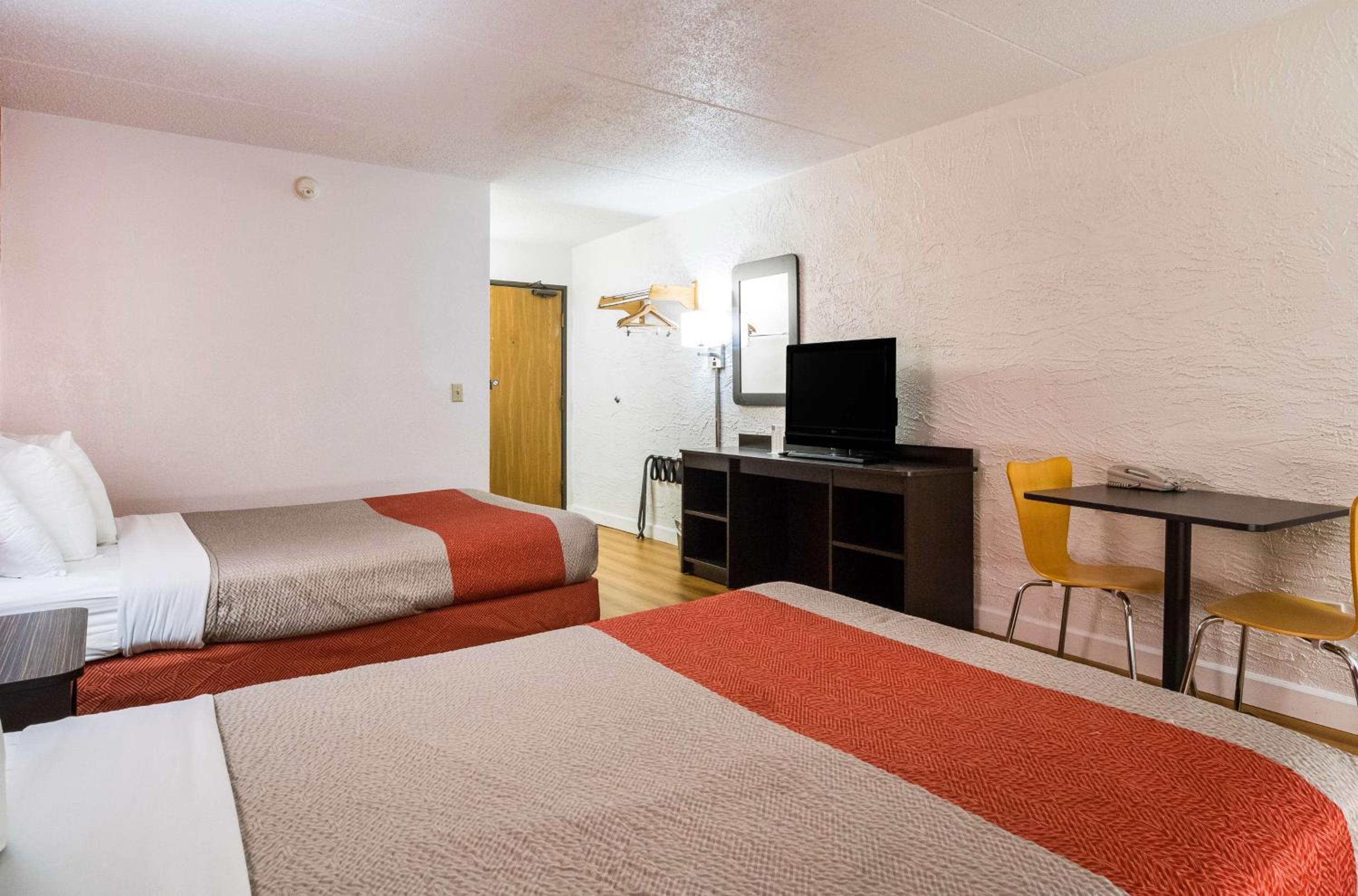 Quadruple Room - Non-Smoking - Photo 4