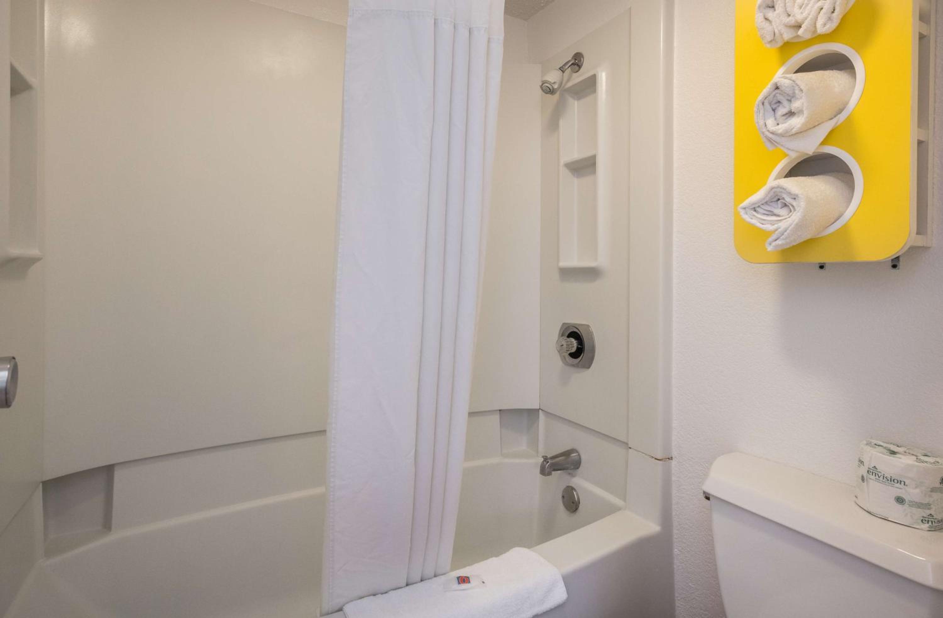Quadruple Room - Non-Smoking - Photo 2