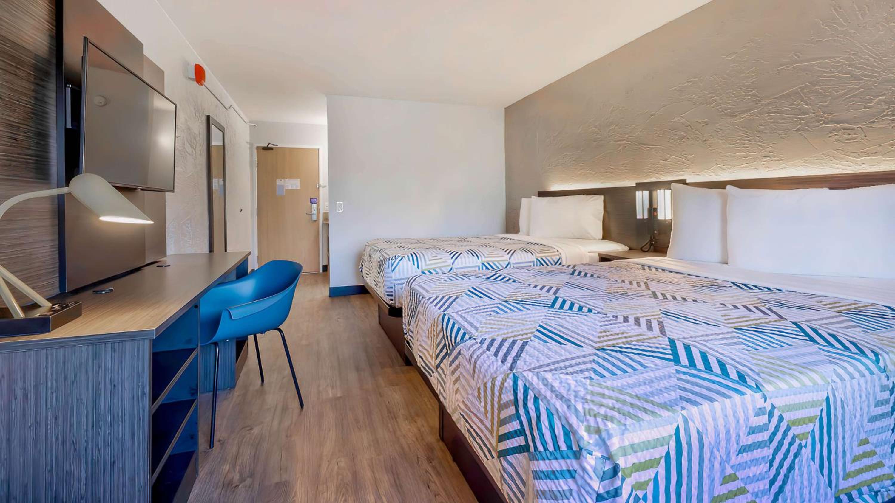 Quadruple Room - Non-Smoking - Photo 5
