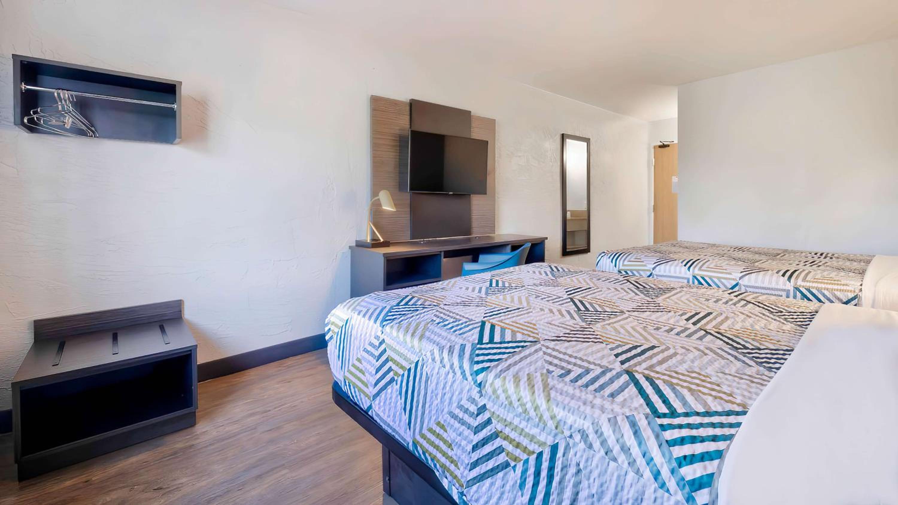 Quadruple Room - Non-Smoking - Photo 1