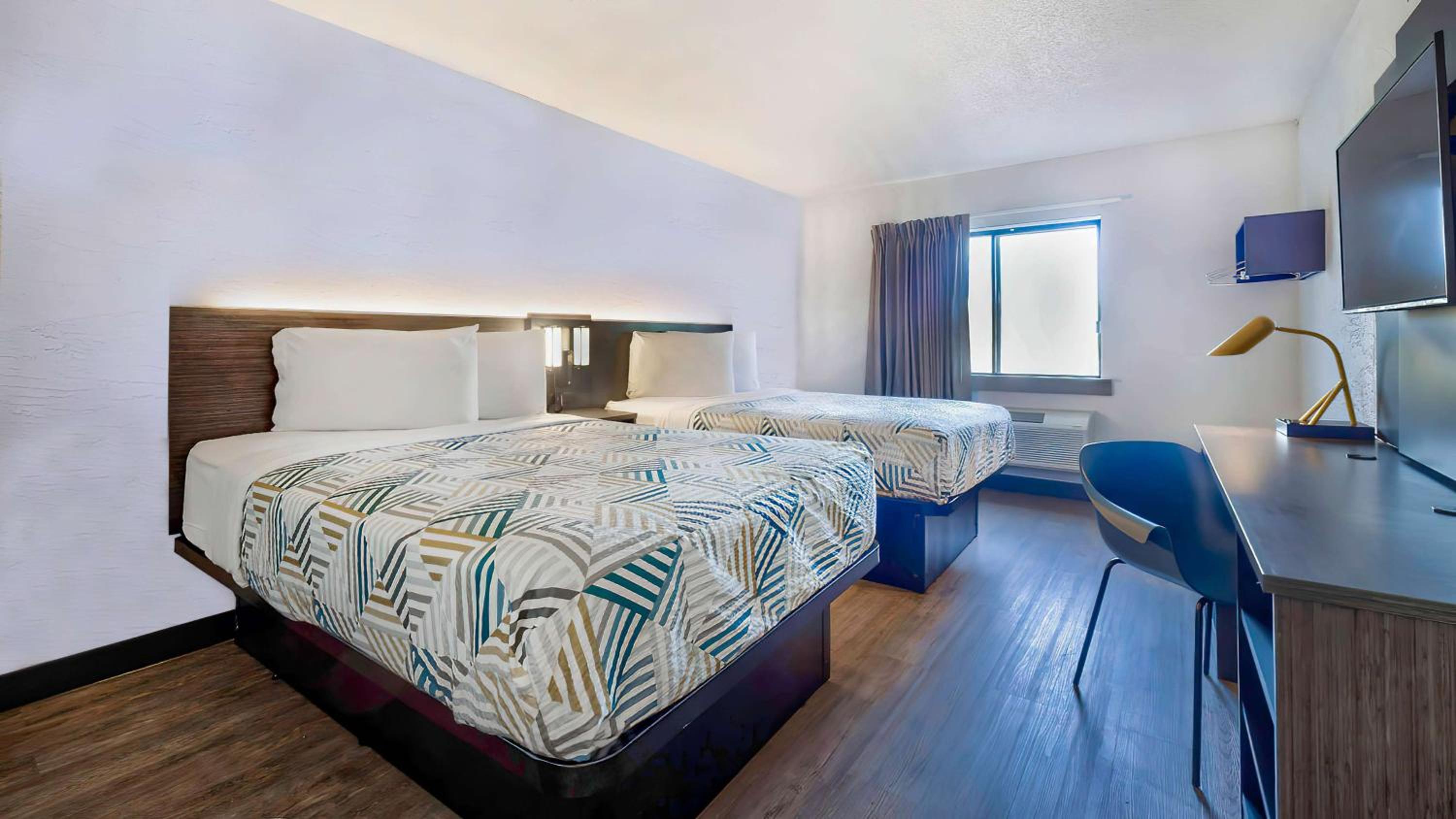 Quadruple Room - Non-Smoking - Photo 4