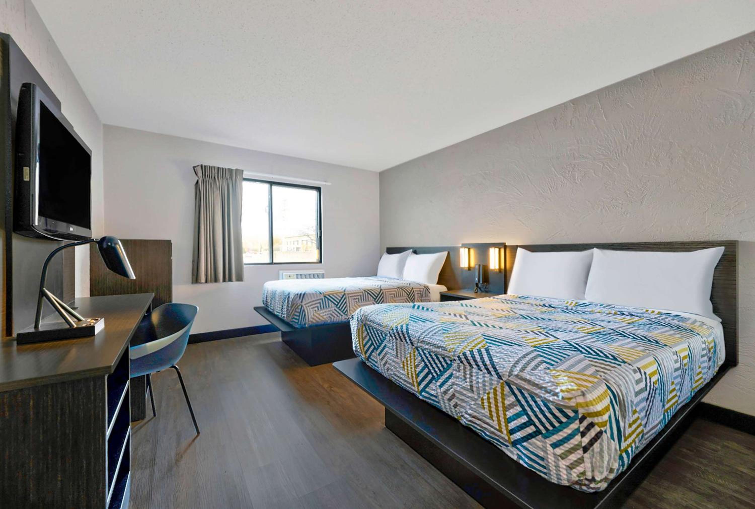Quadruple Room - Non-Smoking - Photo 3
