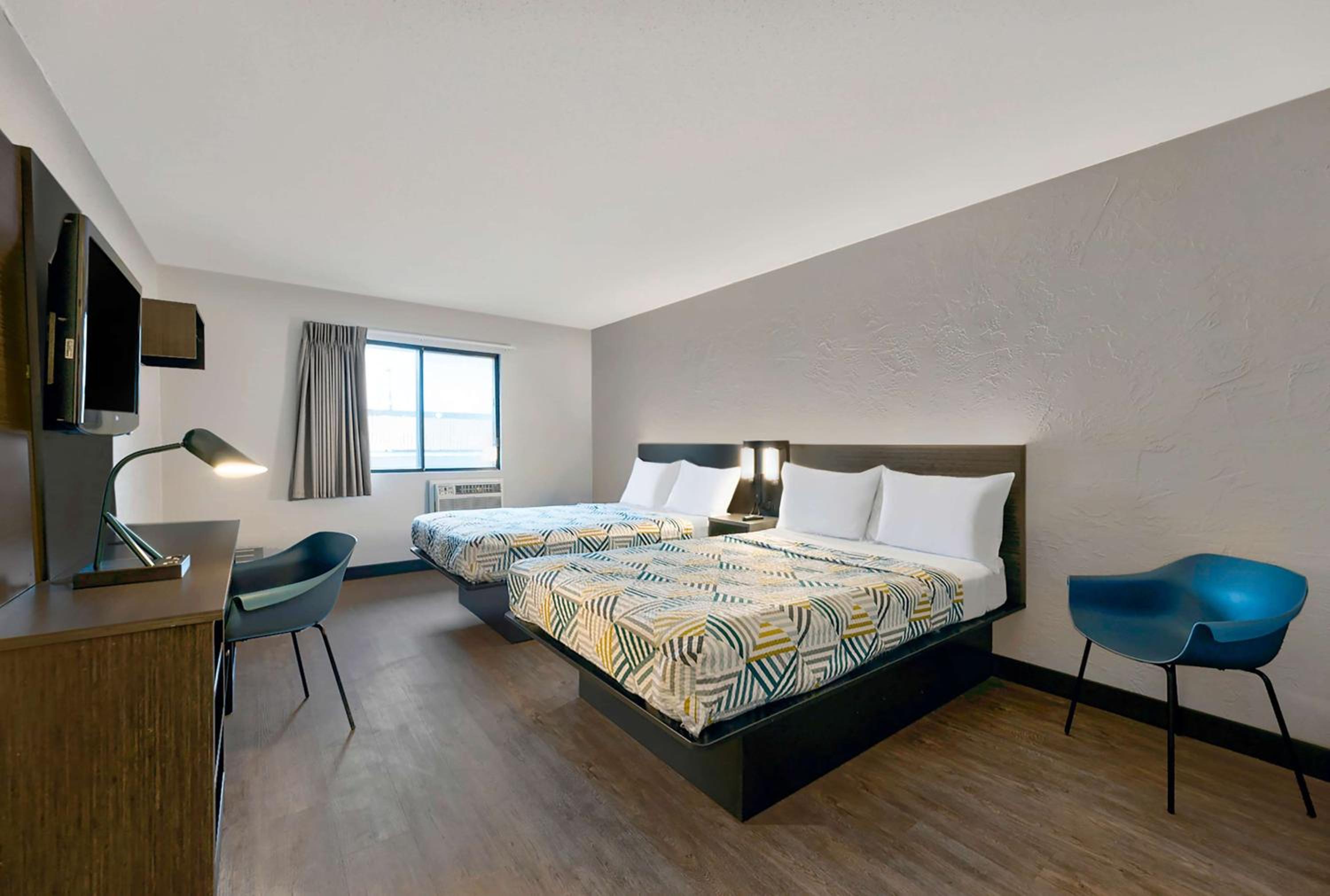 Quadruple Room - Non-Smoking - Photo 4