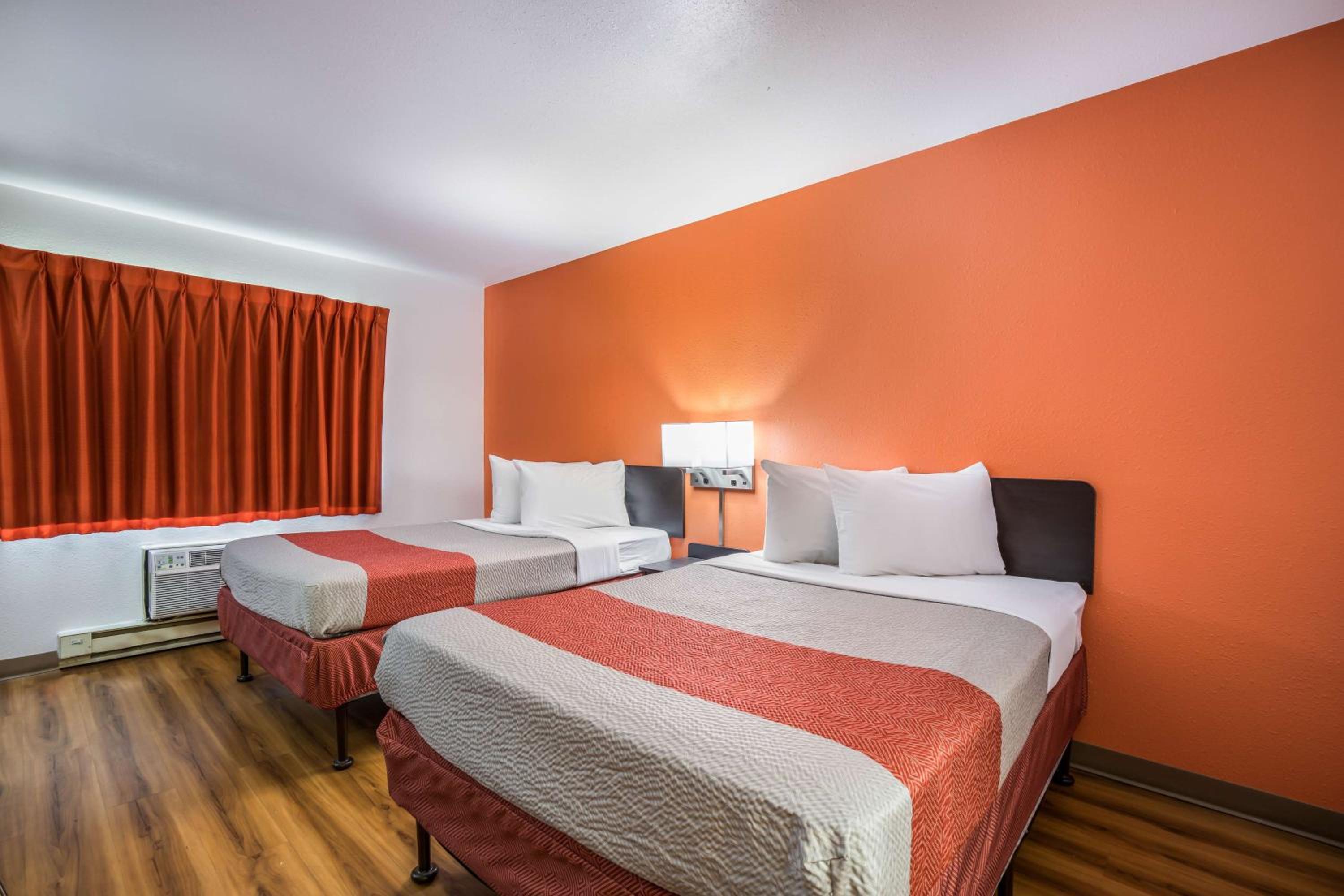 Quadruple Room - Non-Smoking - Photo 1