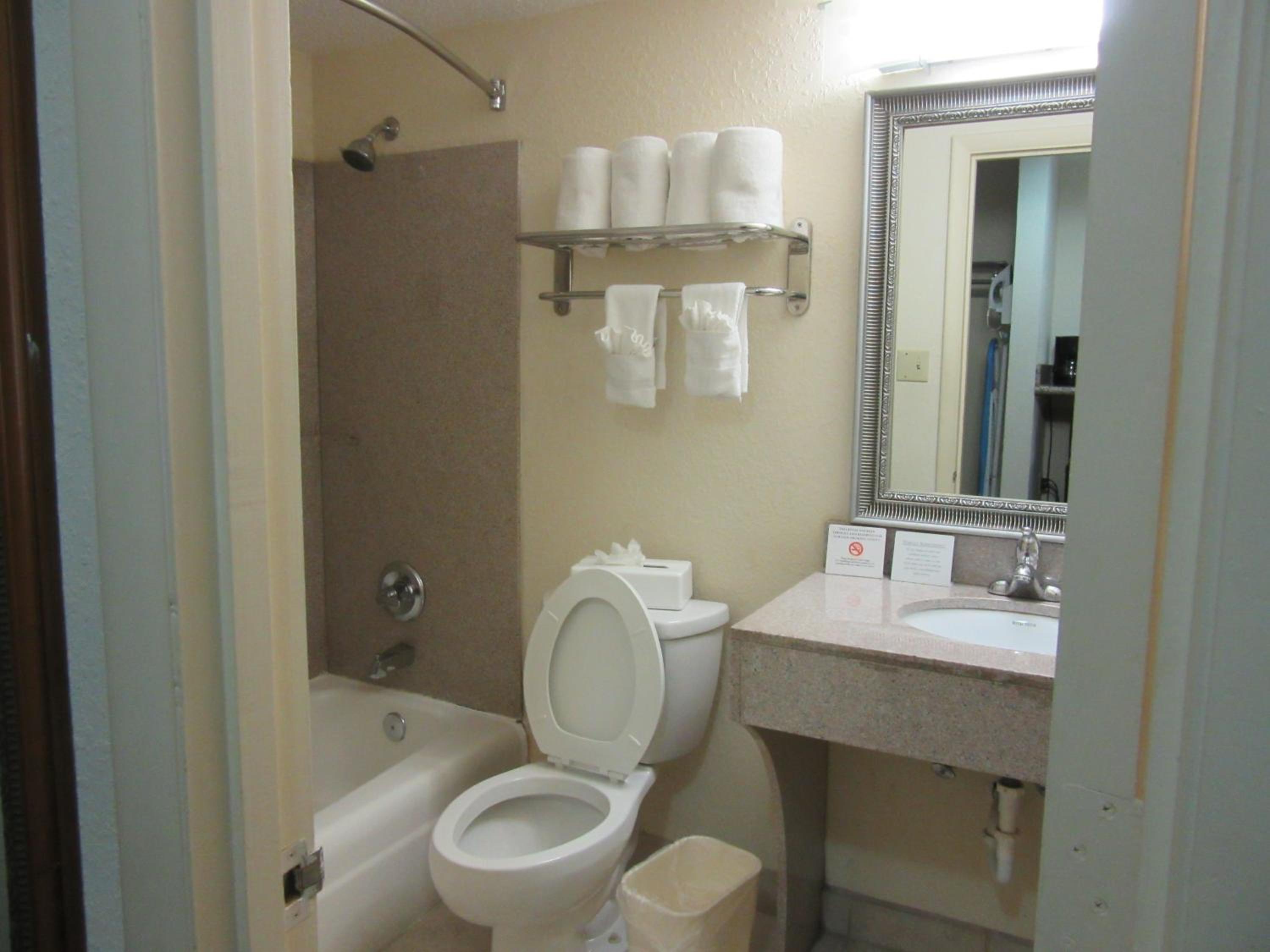 Room with Two Double Beds - Non-Smoking - Photo 2
