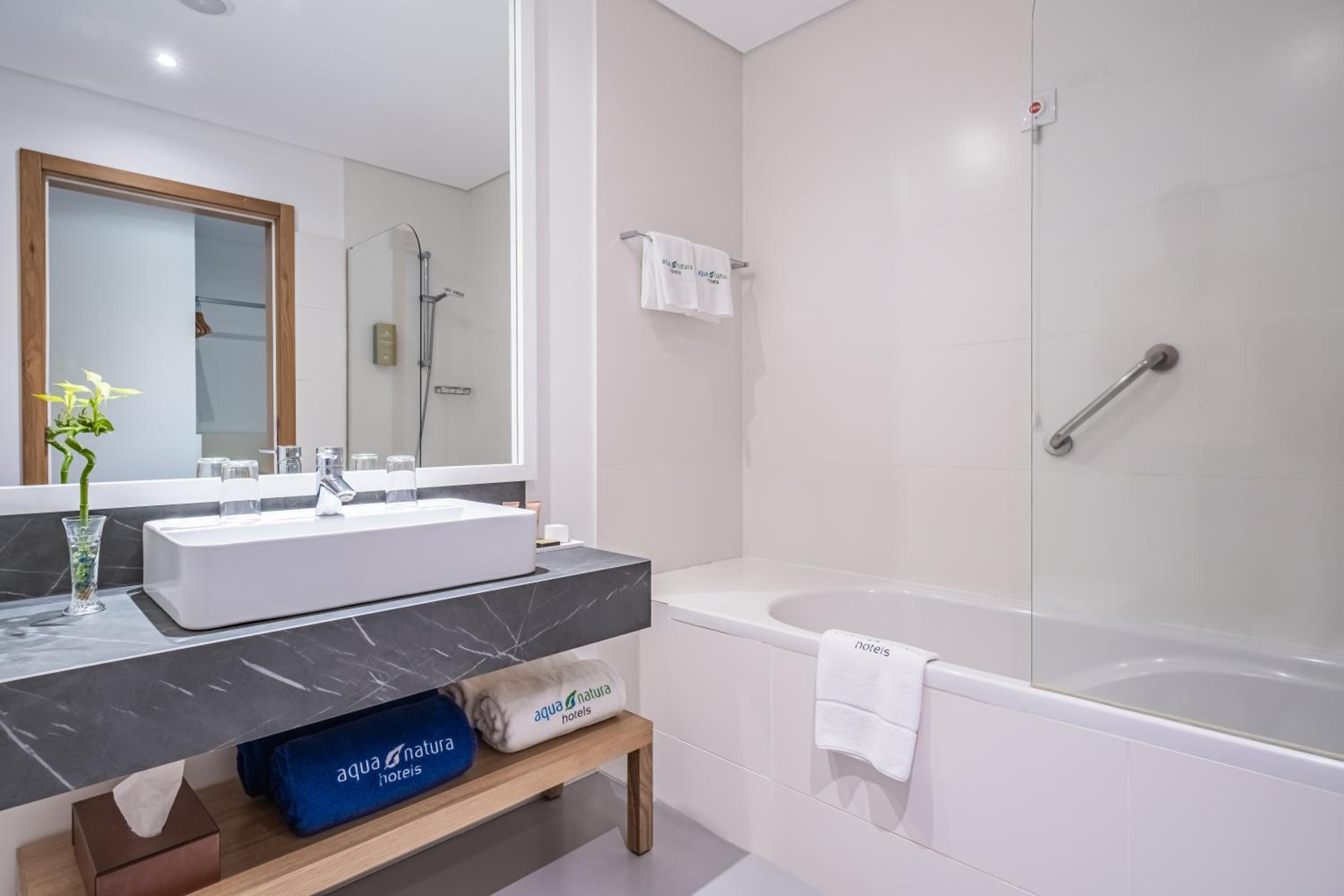 Twin Room with Sea View photo 3