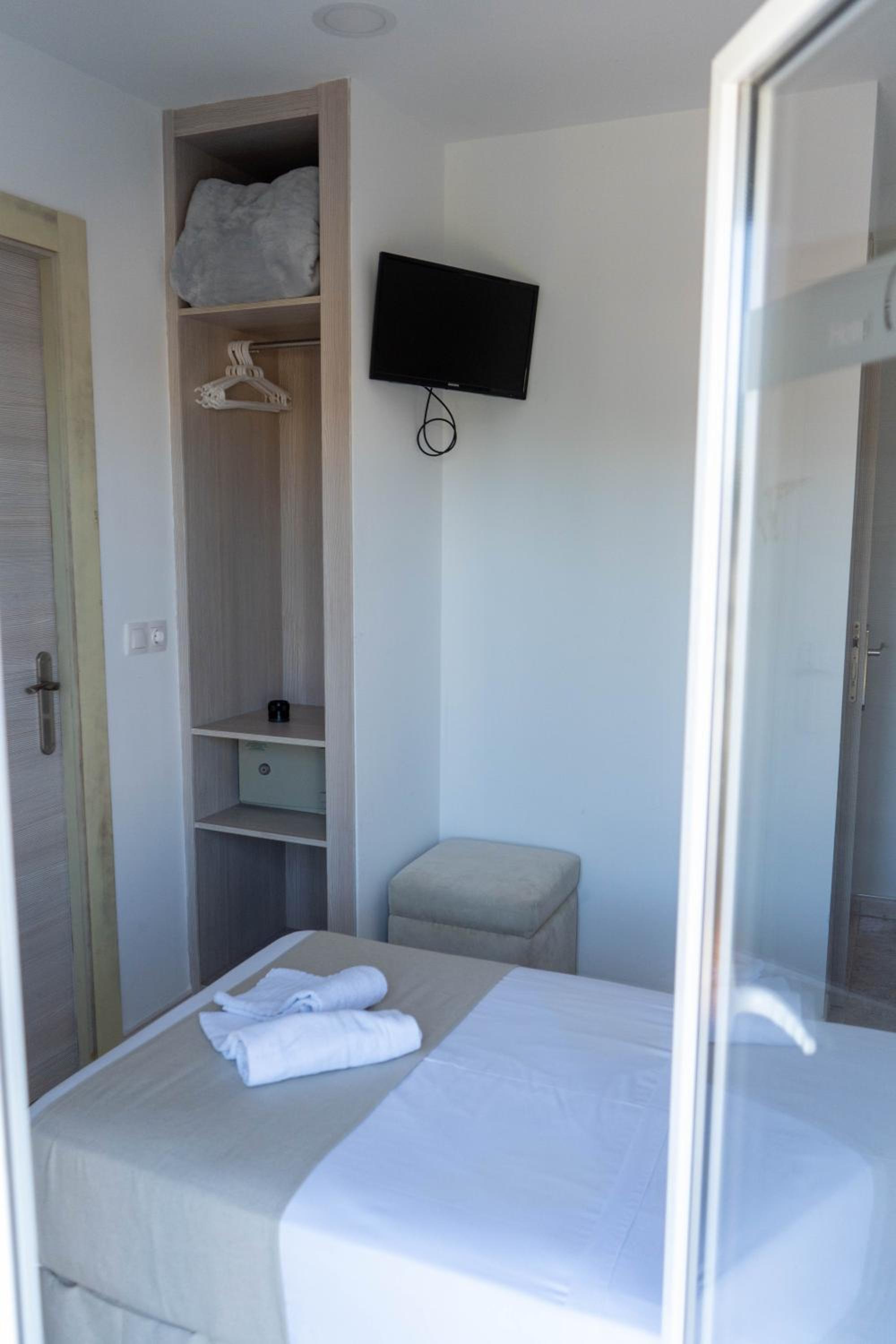Single Room photo 2