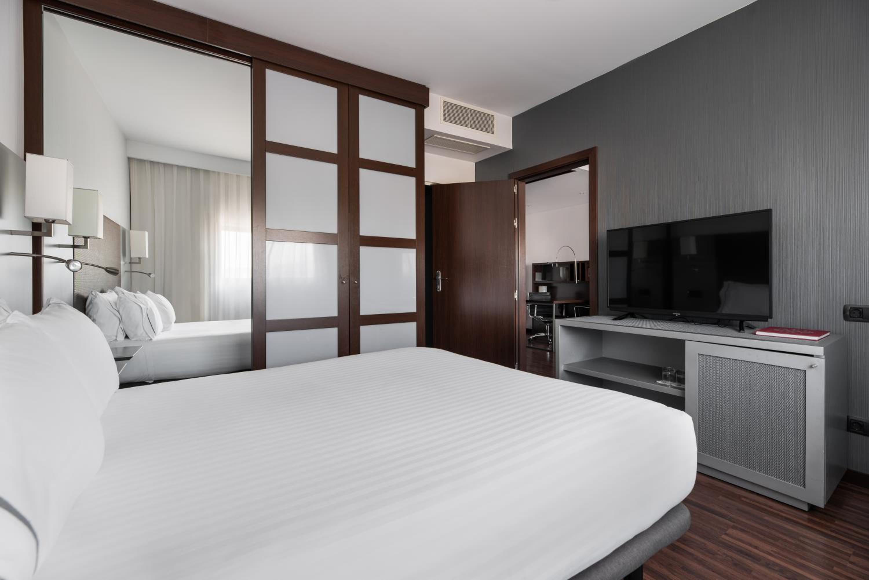 Double or Twin Room - Photo 11