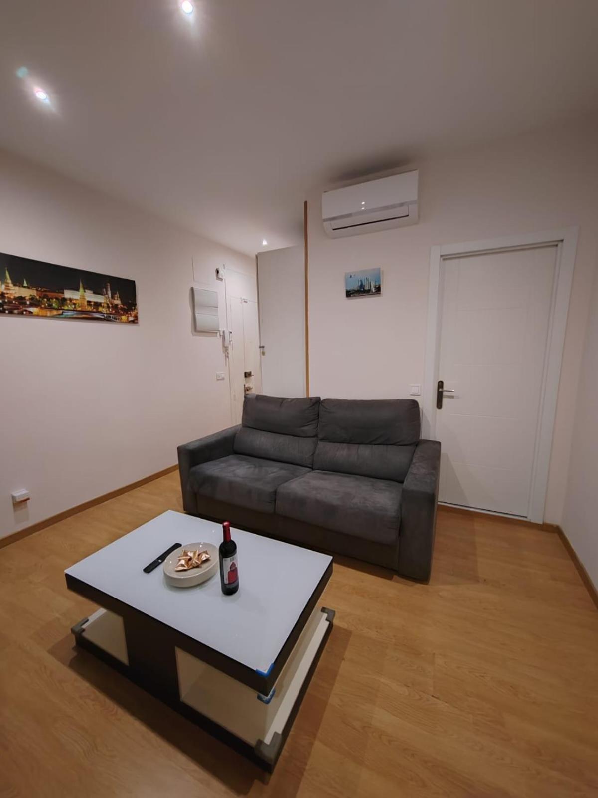 One-Bedroom Apartment photo 2