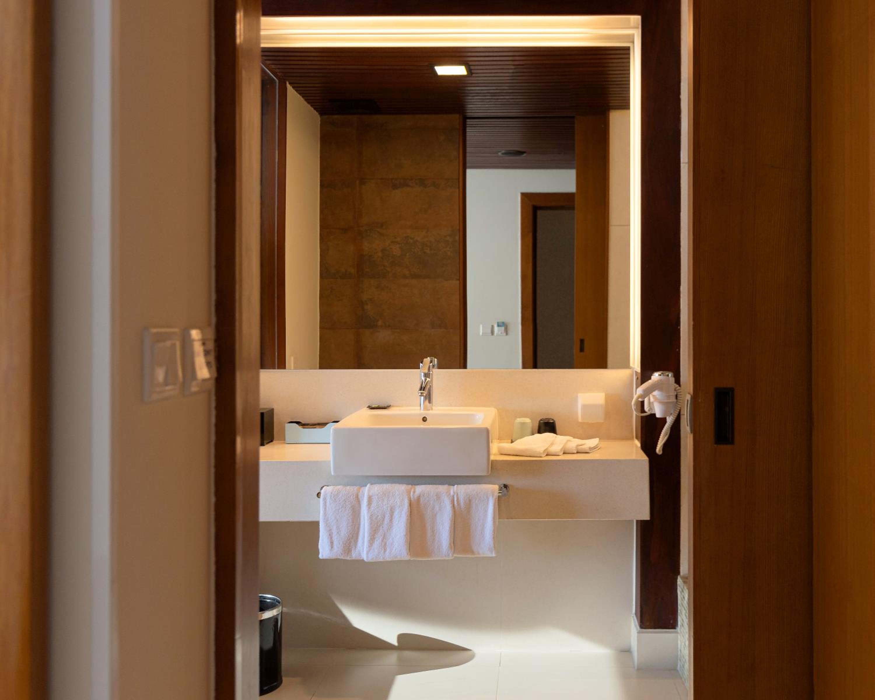 Superior Twin Room with Ocean View - Photo 11